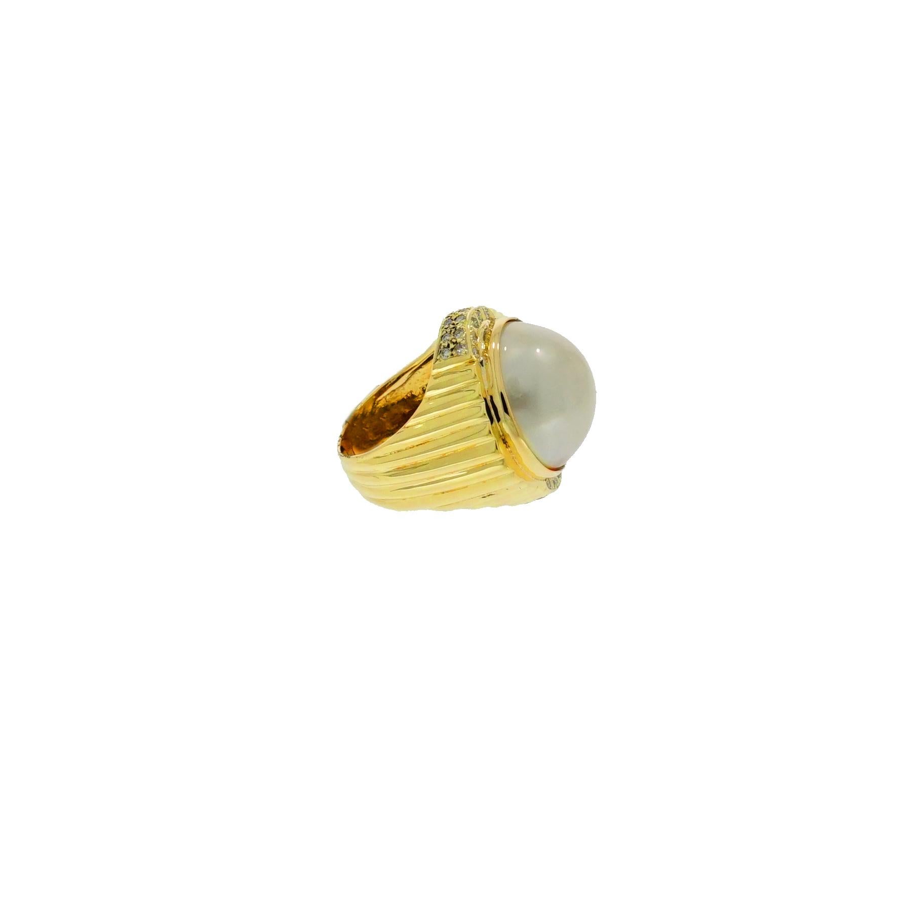 Round Cut Mabe Pearl and Diamonds Yellow Gold Cocktail Ring