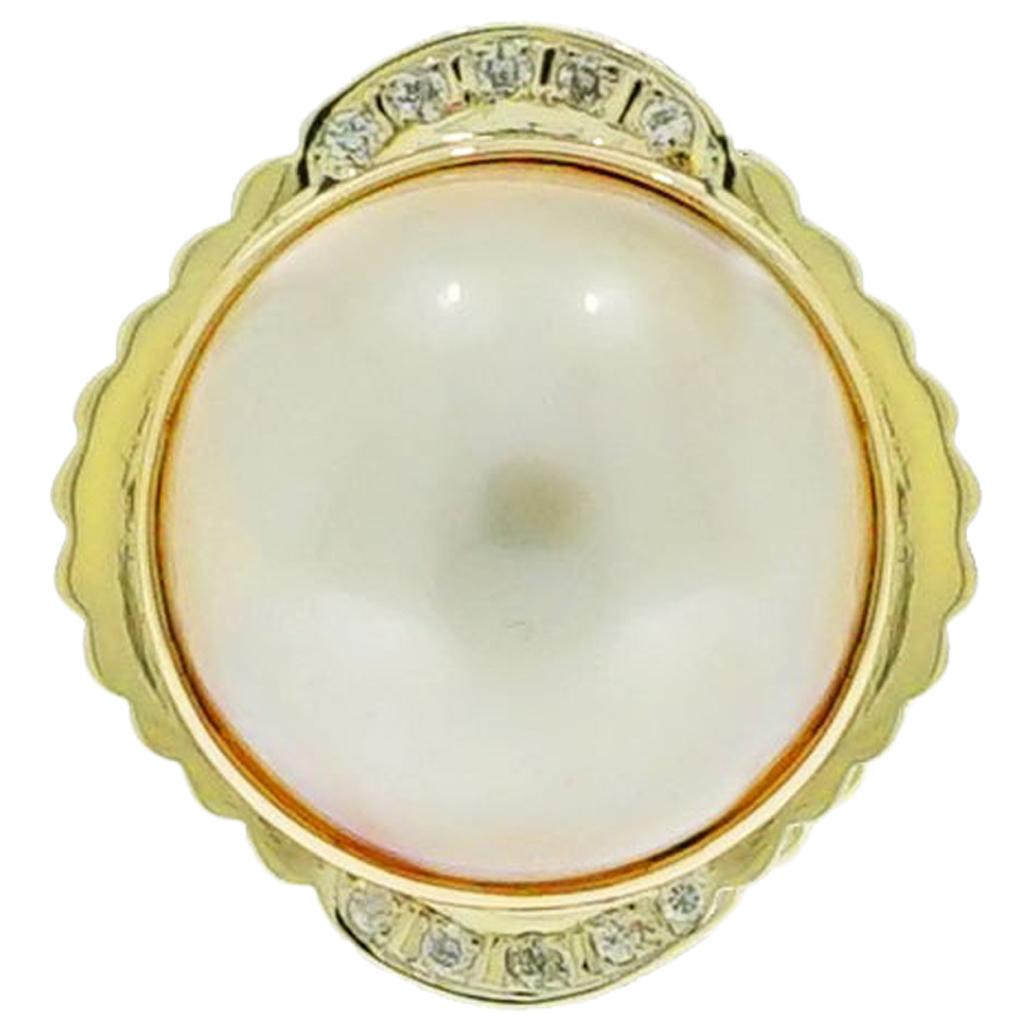 Mabe Pearl and Diamonds Yellow Gold Cocktail Ring