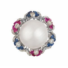 Mobe Perla Diamante Zafiro Rubí Halo Anillo de cóctel de oro blanco de mediados de siglo
