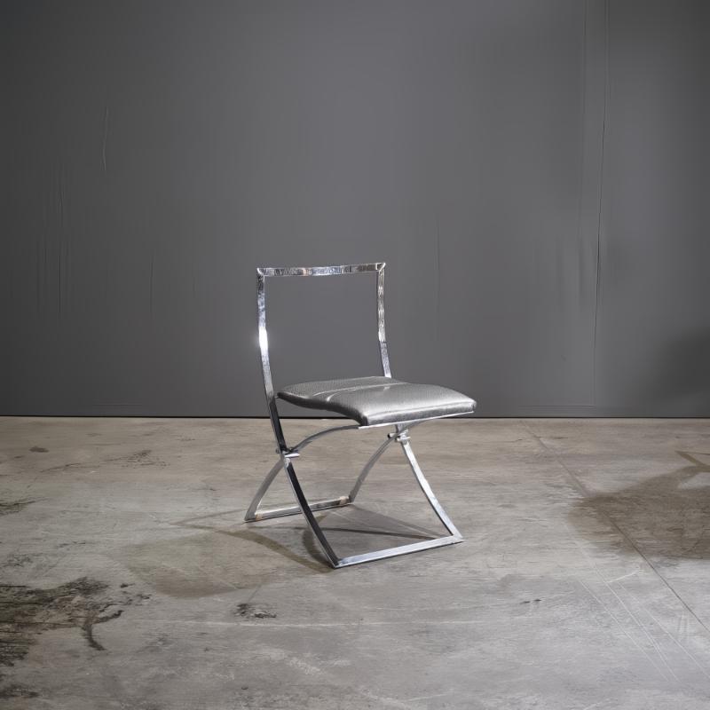 Capolavoro del design italiano di metà secolo, le sedie da pranzo Foldes Luisa di Mobel Italia 1950 di Marcello Cuneo incarnano un'eleganza funzionale. Queste sedie presentano linee eleganti e un profilo minimalista, coniugando praticità e finezza