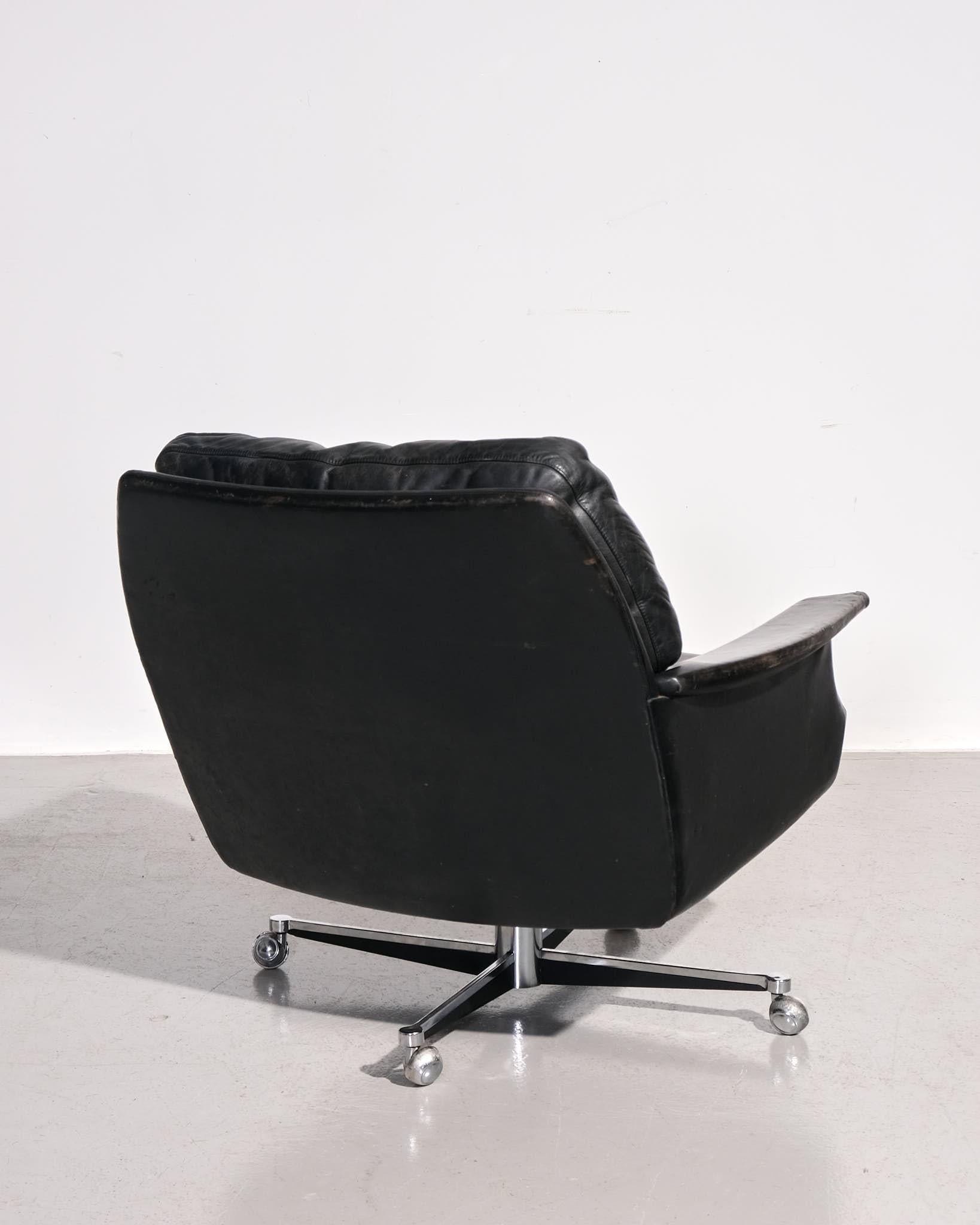 German Möbel Mann Swivel Base Armchair For Sale