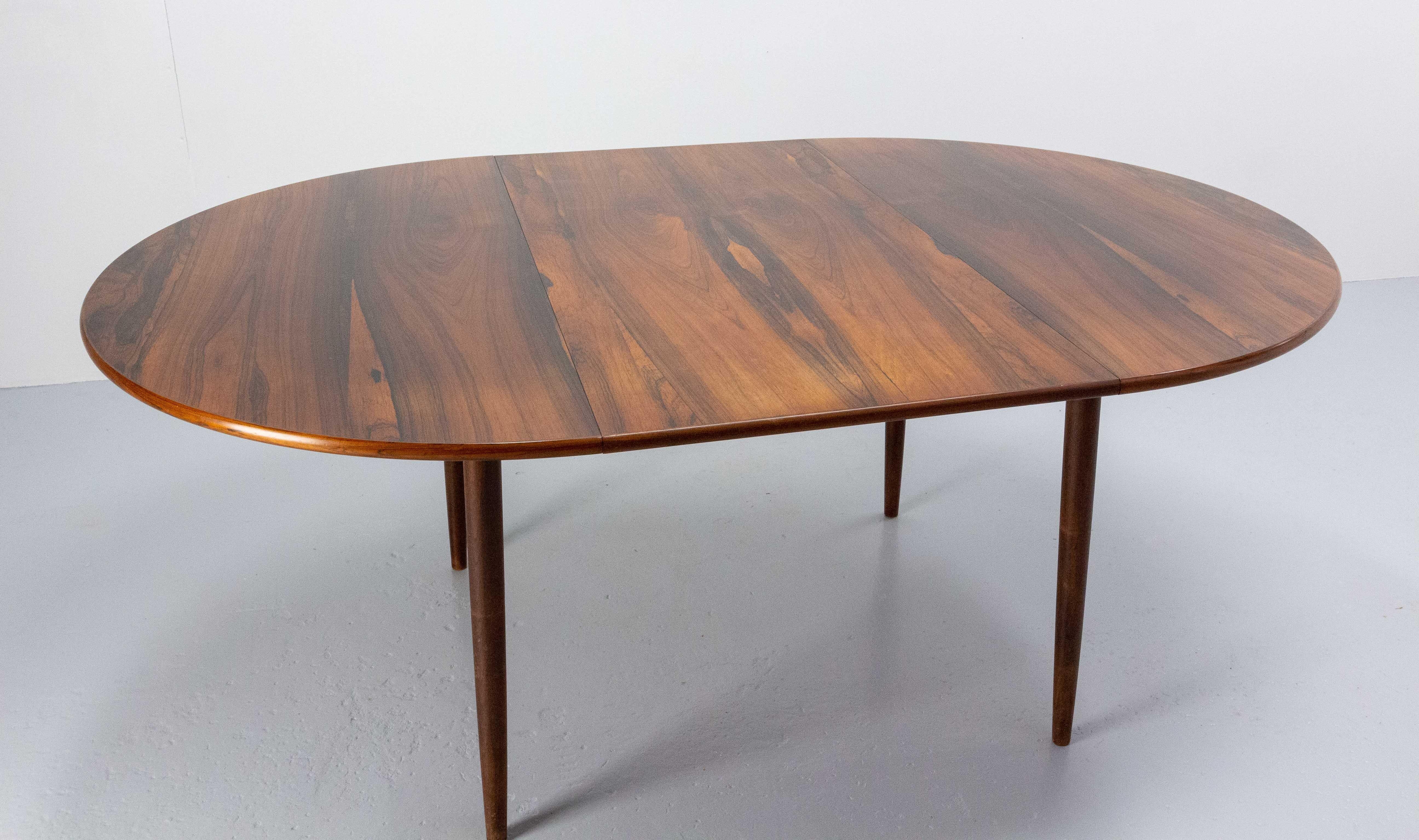Danish extending dining table, mid-century.
Elsteds Mobelfabrik table
Very nice red exotic wood.
Dimension without the extension: diameter: 47.24 in. (120 cm) with the leaves inserted is 70in/180 cm
Good condition with little scratches on the