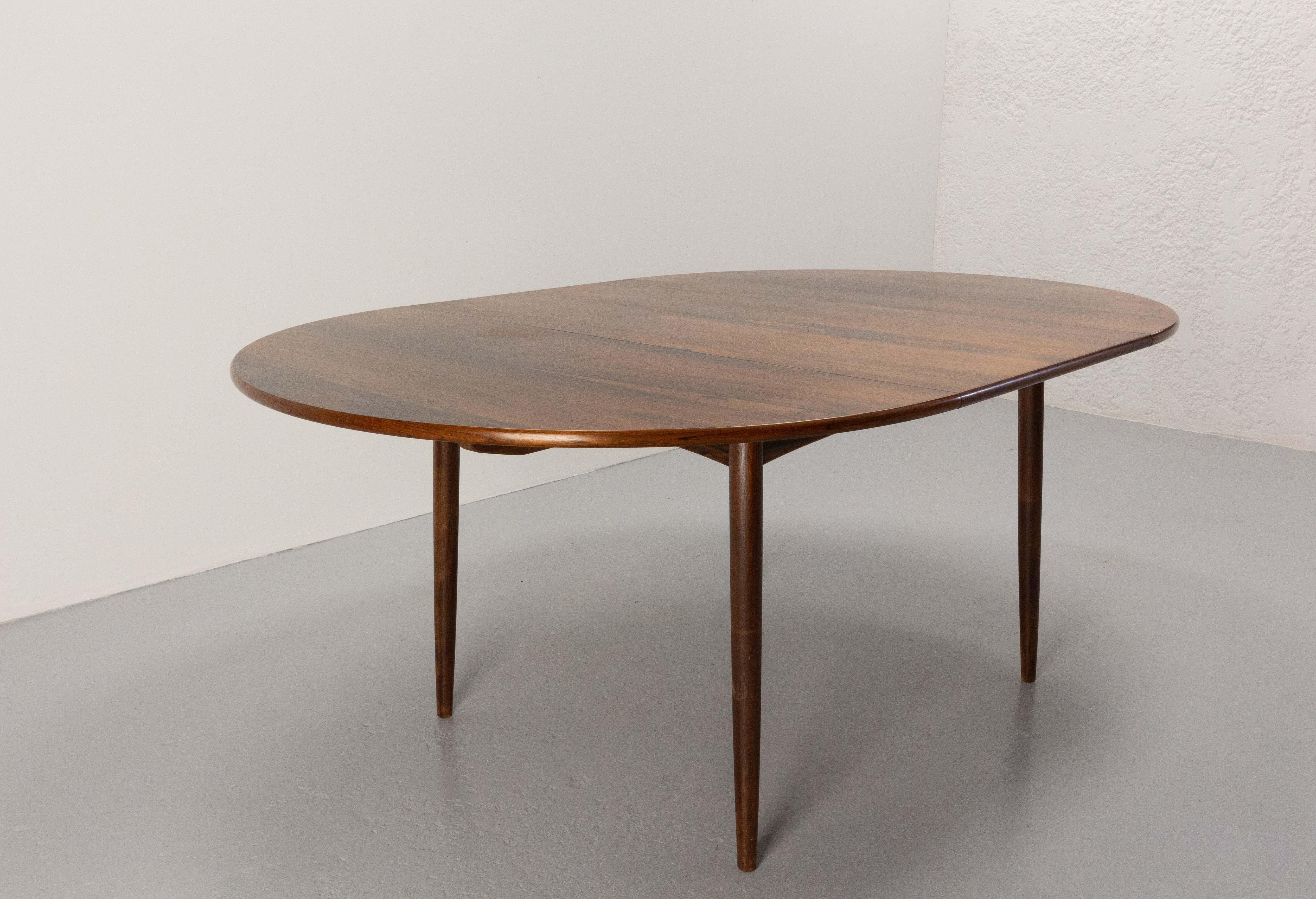 Mid-Century Modern Mobelfabrik Round Dining Extending Table, Red Exotic Wood, Denmark 1960