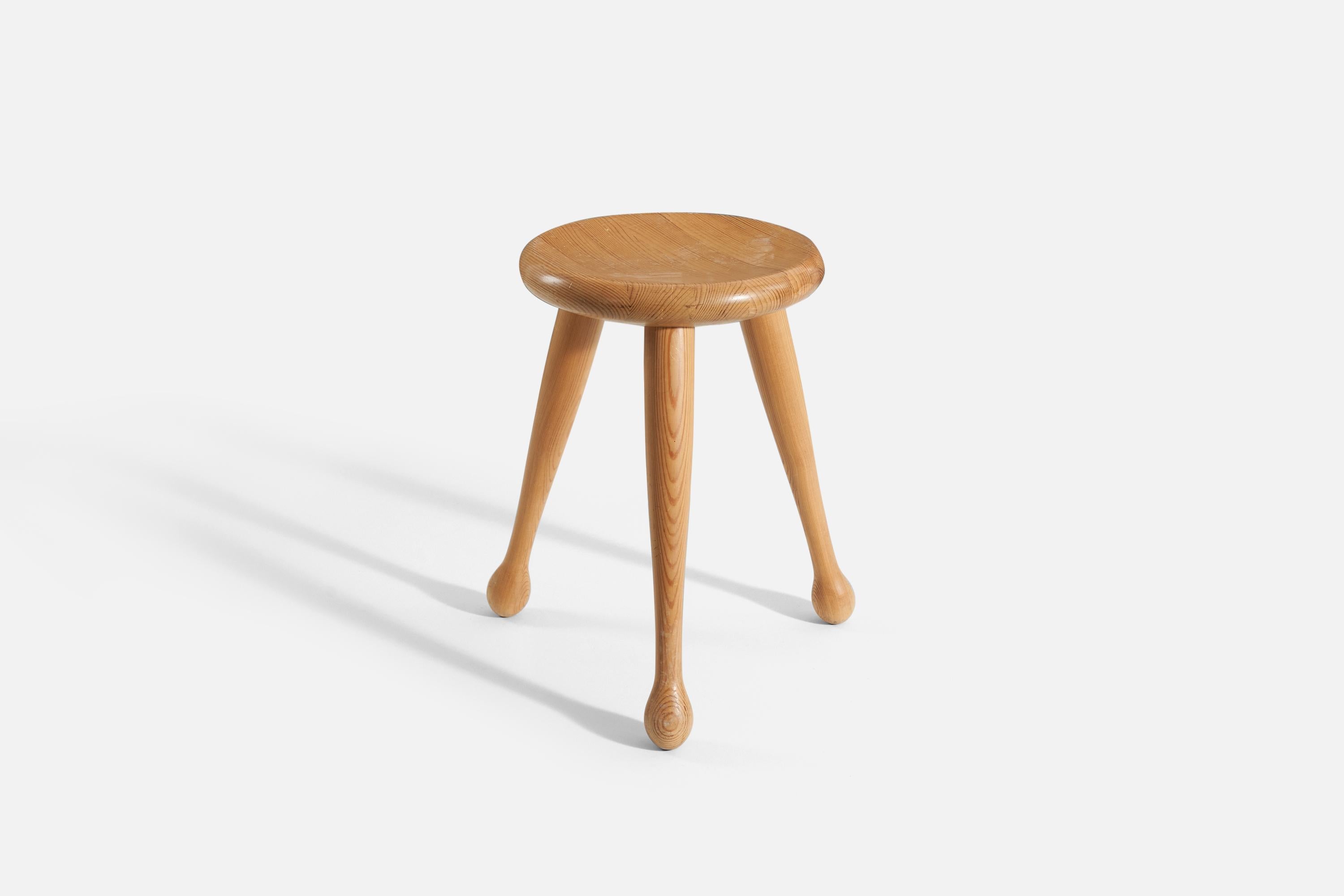 A pine stool produced by Möbelkompaniet Ahl & Wahlén, Sweden, 1960s.