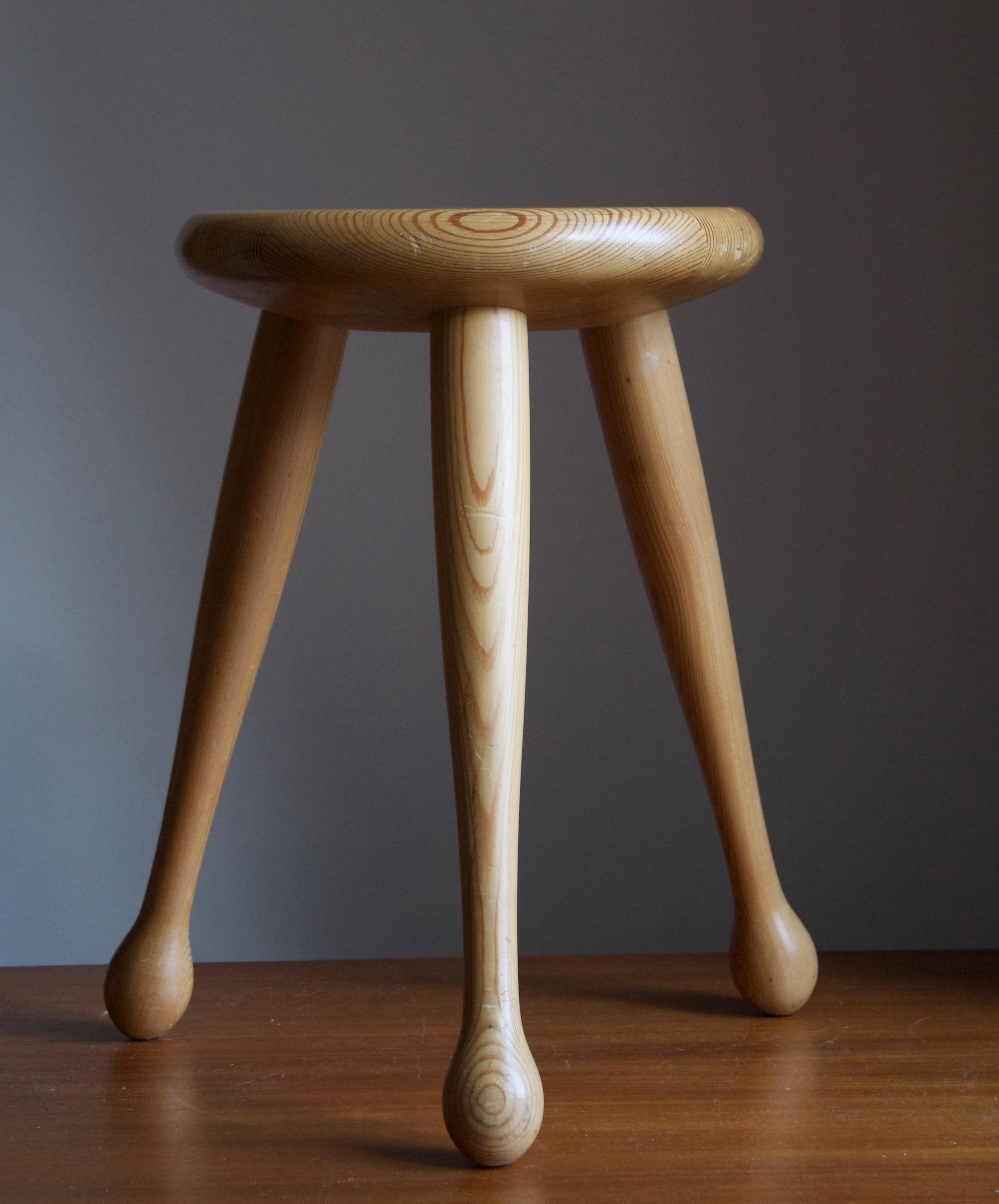 A rare stool, produced by Möbelkompaniet Ahl & Wallén. In finely turned solid pine. Unmarked. 

Other designers of the period include Philip Arctander, Josef Frank, Axel Einar Hjorth, Charlotte Perriand, and Pierre Chapo.