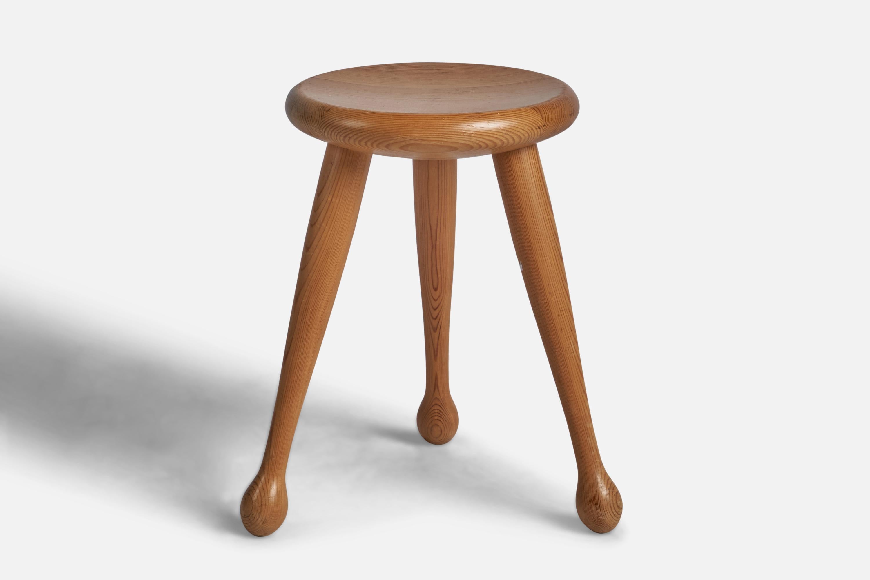 A pine stool designed and produced by Möbelkompaniet Ahl & Wallén, Sweden, 1950s.