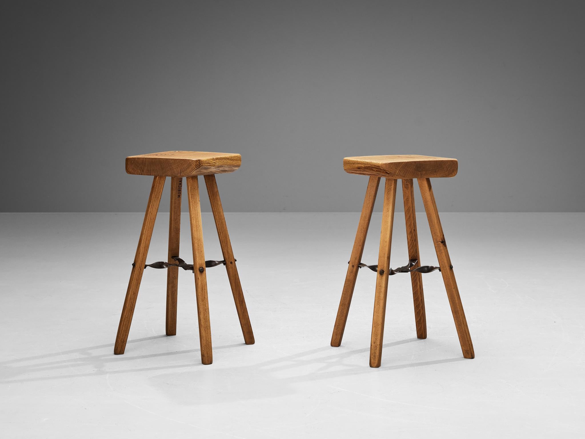 Mobichalet Brutalist Bar Stools in Blond Pine Wood and Iron In Good Condition For Sale In Waalwijk, NL