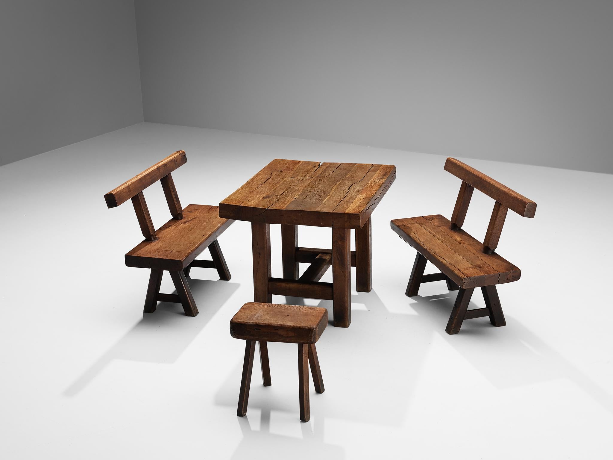 Mobichalet Brutalistisches Set aus Tisch Bänke und Hocker aus Eiche (Mitte des 20. Jahrhunderts) im Angebot