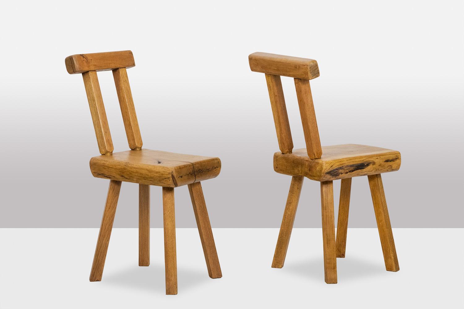 Mobichalet, par.

Lot de 10 chaises de style brutaliste en chêne naturel et hêtre, de forme rectangulaire. Base en forme de compas.

Œuvre belge réalisée dans les années 1960.

Dimensions : H 78 x L 30 x P 38 cm

Référence : LS53302207J