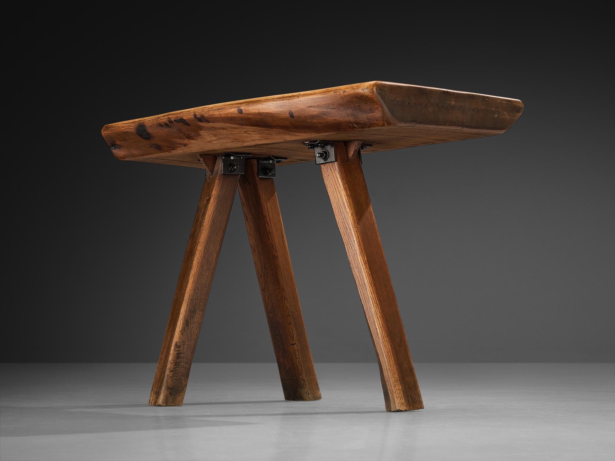 Brutalisme Mobichalet table brutaliste en chêne en vente