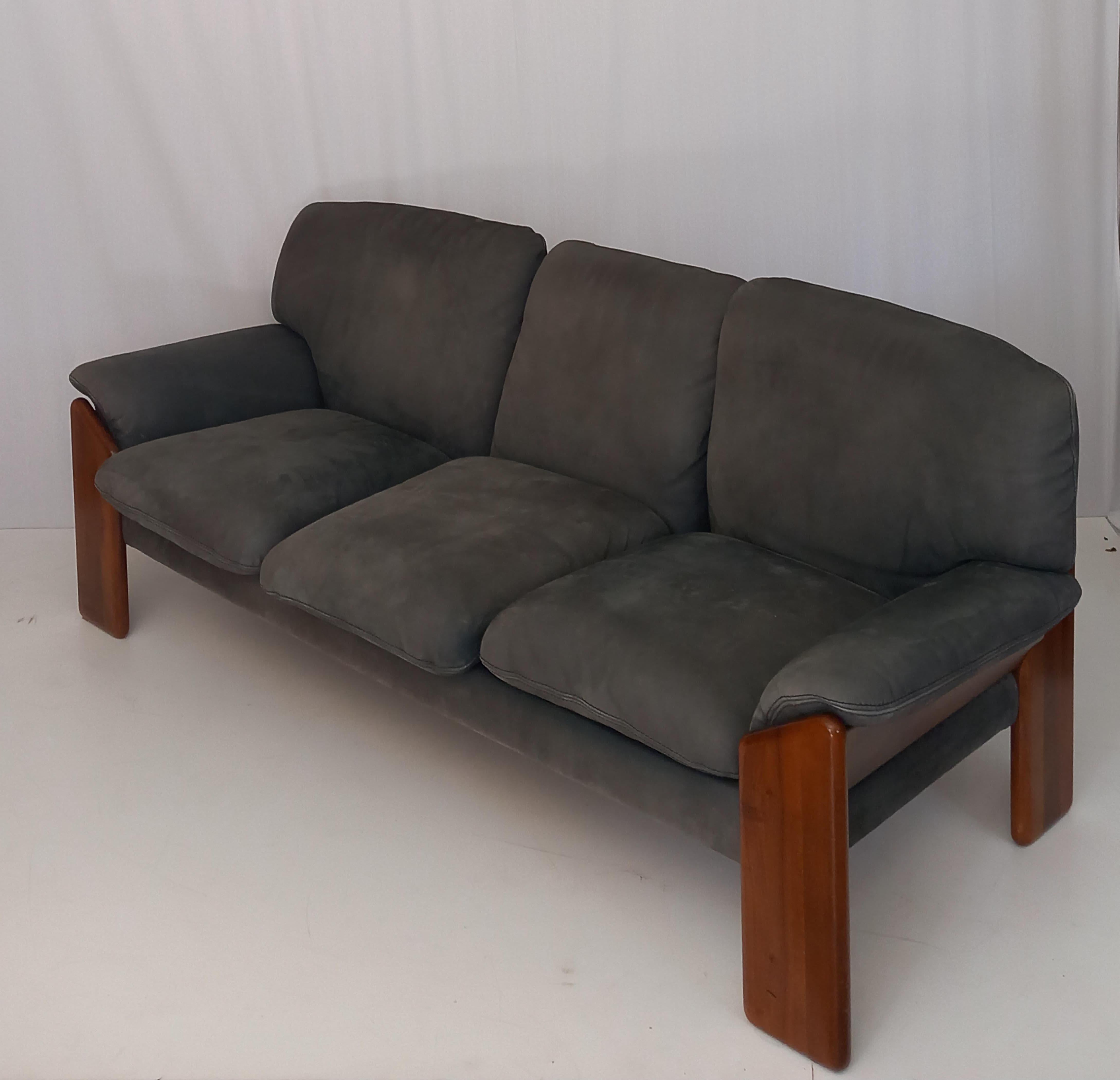 Mid-Century moderno Mobil Girgi Grey Sofa, 70s in vendita