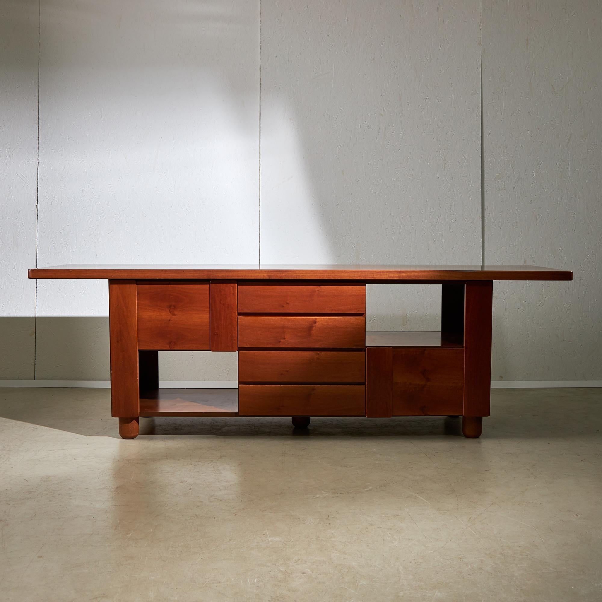 Italiano Mobil Girgi Credenza in noce con cassetti, anni '70 in vendita