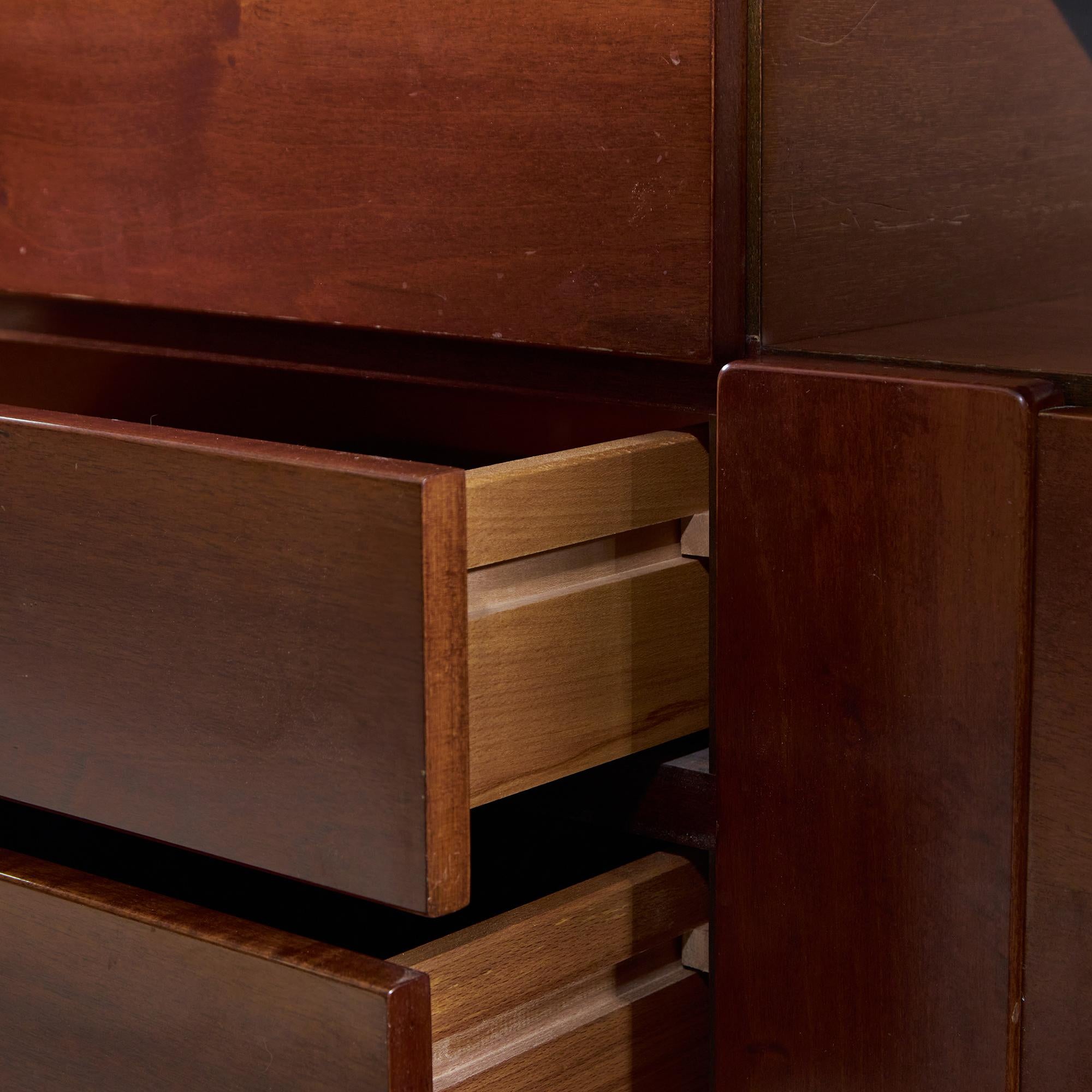 Noce Mobil Girgi Credenza in noce con cassetti, anni '70 in vendita