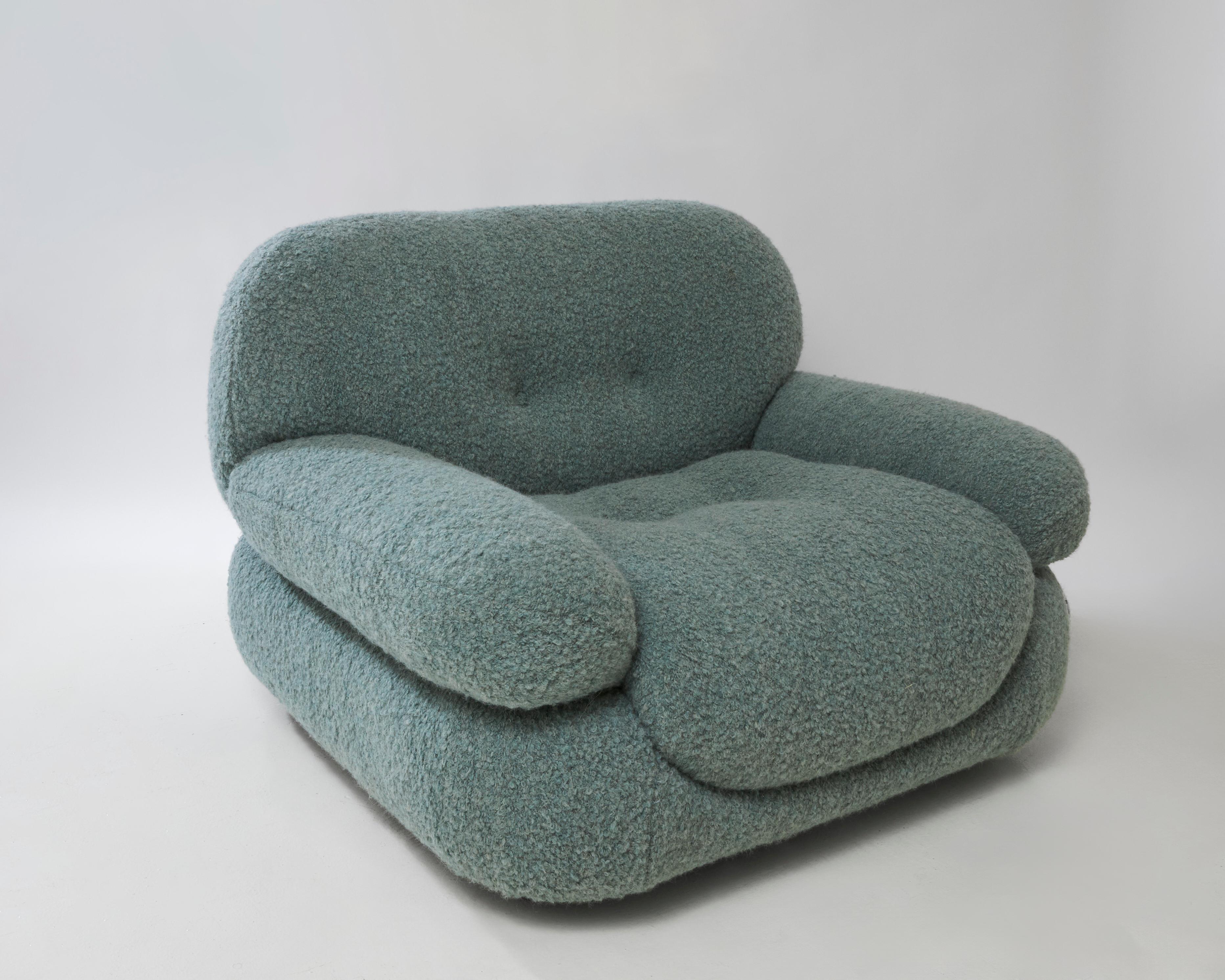A spacious and comfortable armchair designed by Sapporo for Mobil Girgi in Italy during the 1970s. This large and stylish chair boasts fluffy cushions and inviting round shapes that beckon you to sit back and unwind. Designed with comfort in mind,