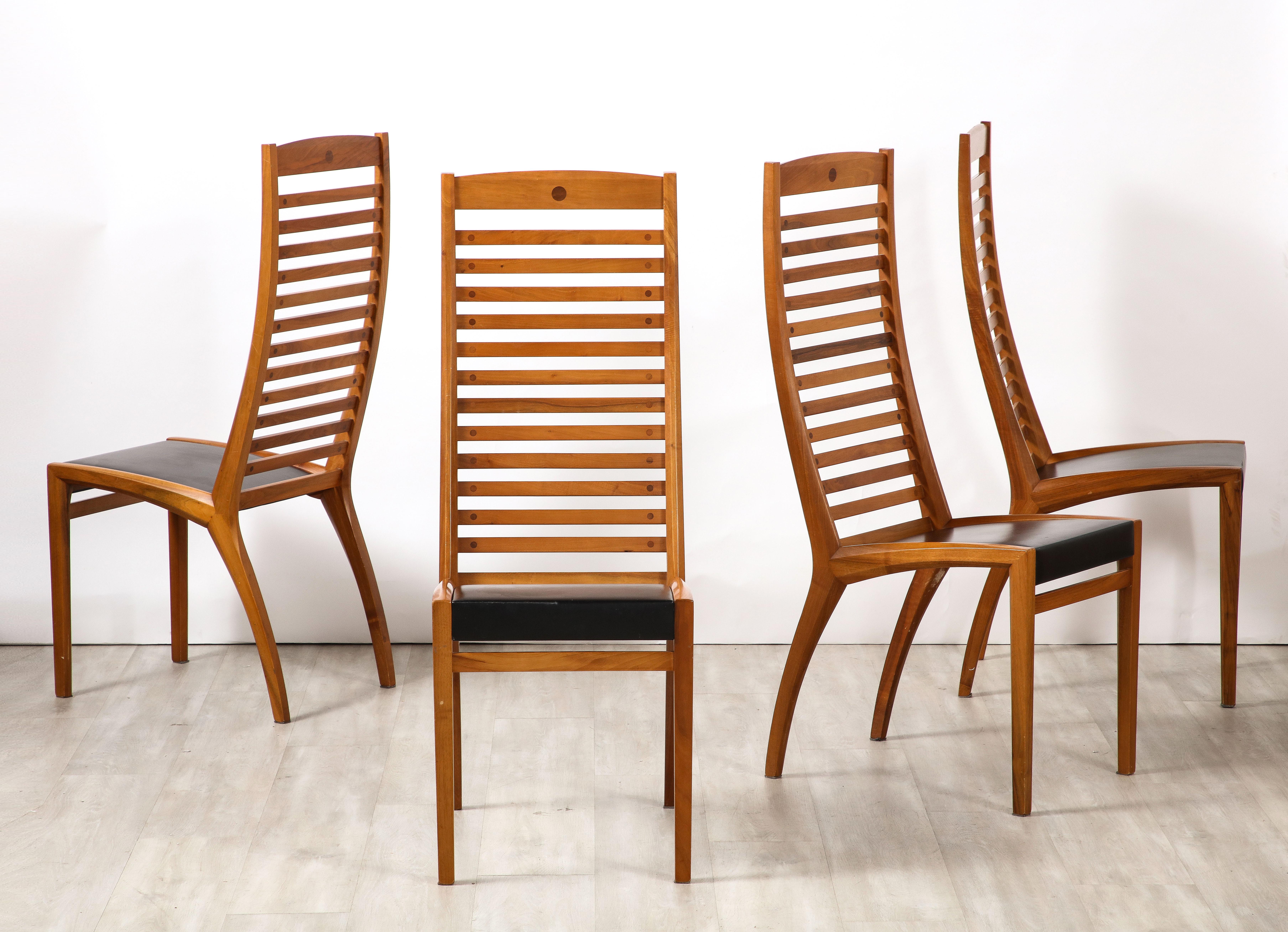 Fin du 20e siècle Mobil Girgi Ensemble de quatre chaises de salle à manger à dossier en échelle et en cuir, Italie, vers 1970 en vente