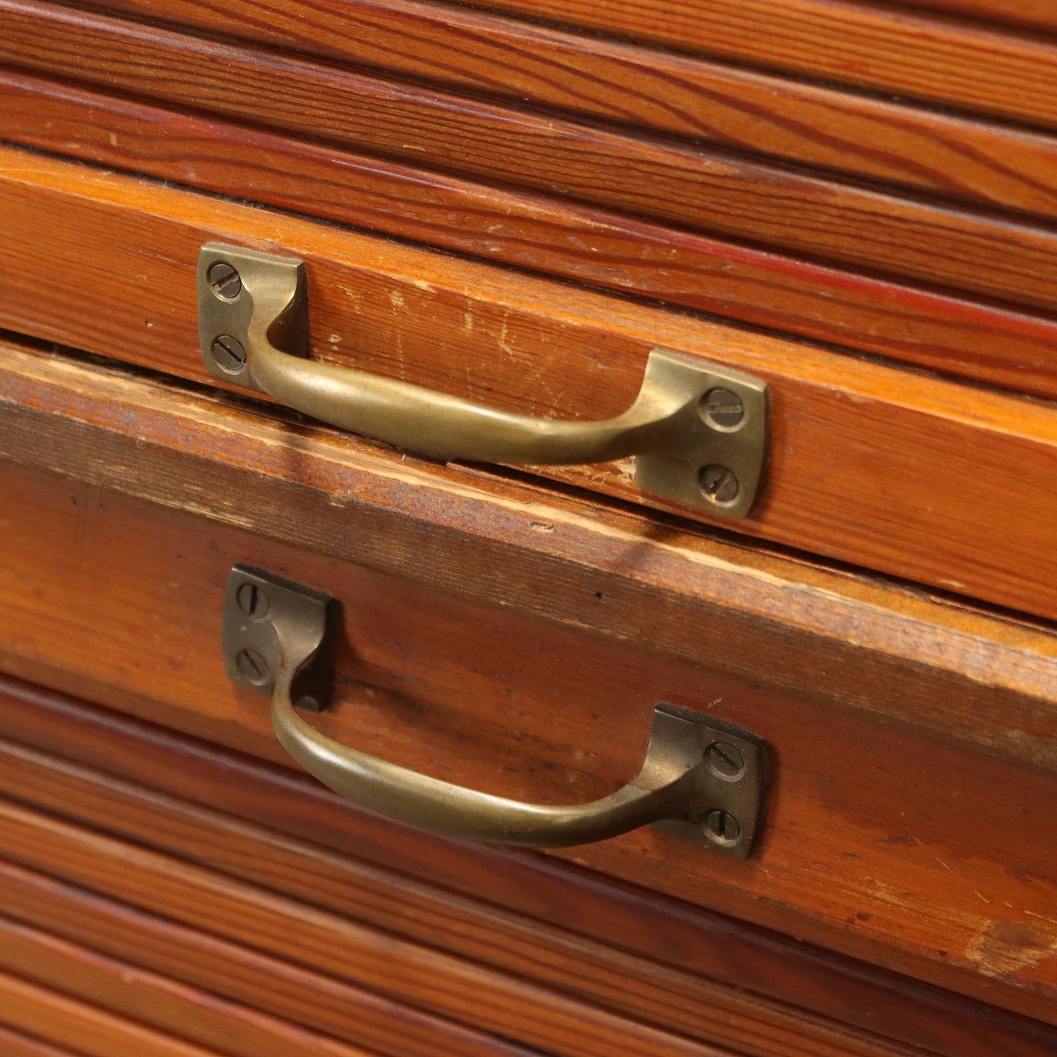 Rollladenschrank, 1940-50er Jahre (Mid-20th Century) im Angebot