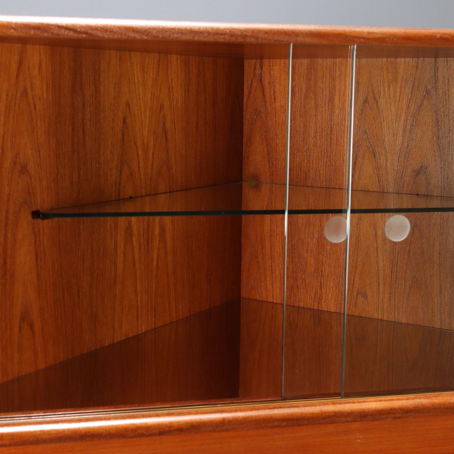 1960er Eckschrank (Italian) im Angebot