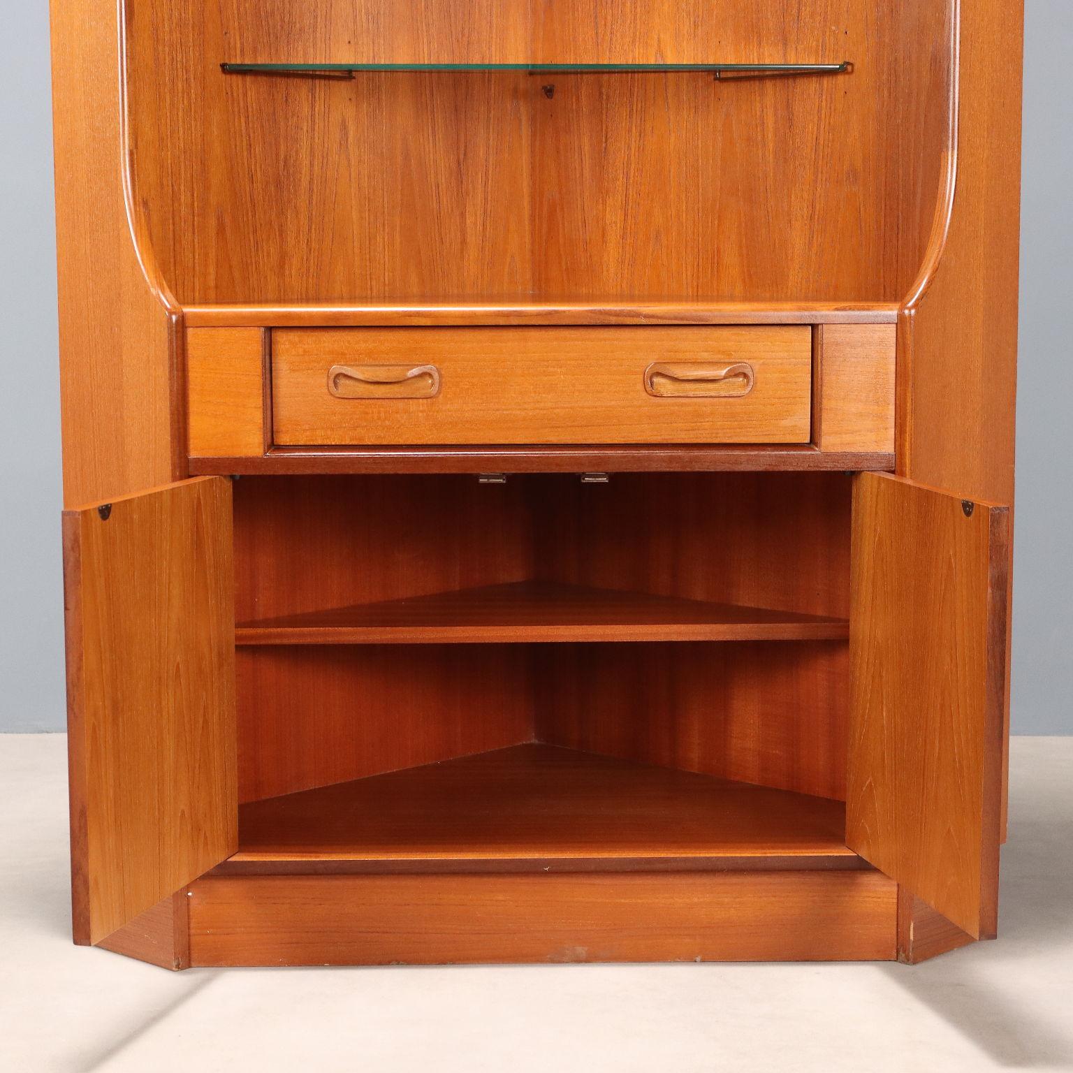 1960er Eckschrank (Mid-20th Century) im Angebot