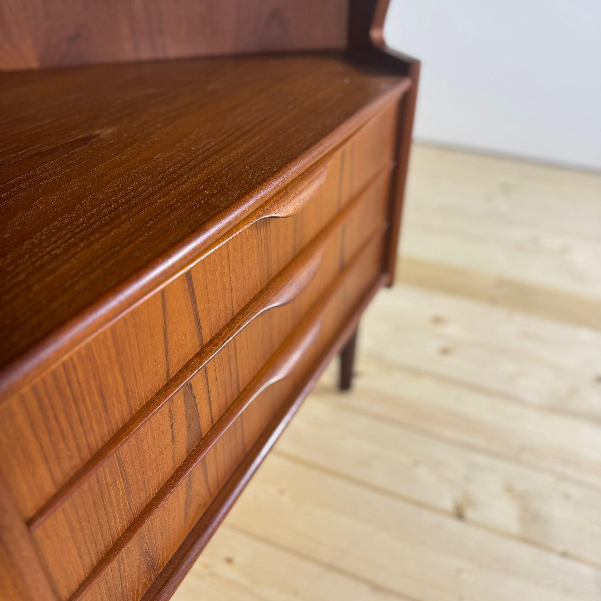 Impiallacciato Mobil angolare danese in teak angolare - Mid-Century in vendita