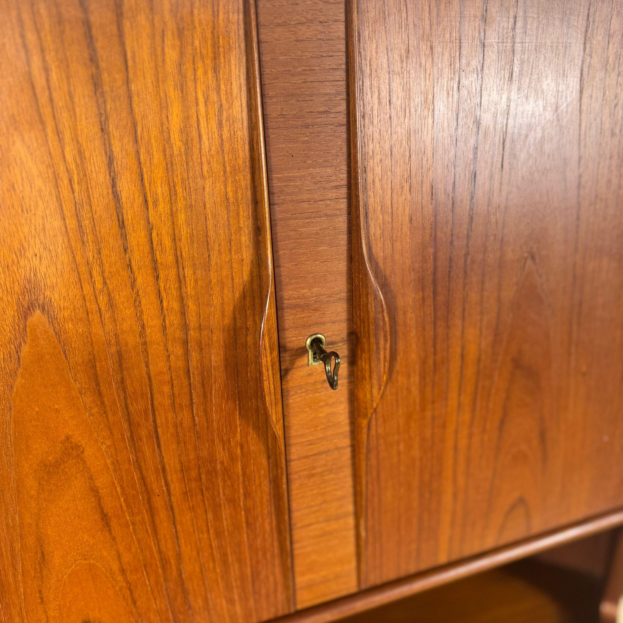 Metà XX secolo Mobil angolare danese in teak angolare - Mid-Century in vendita