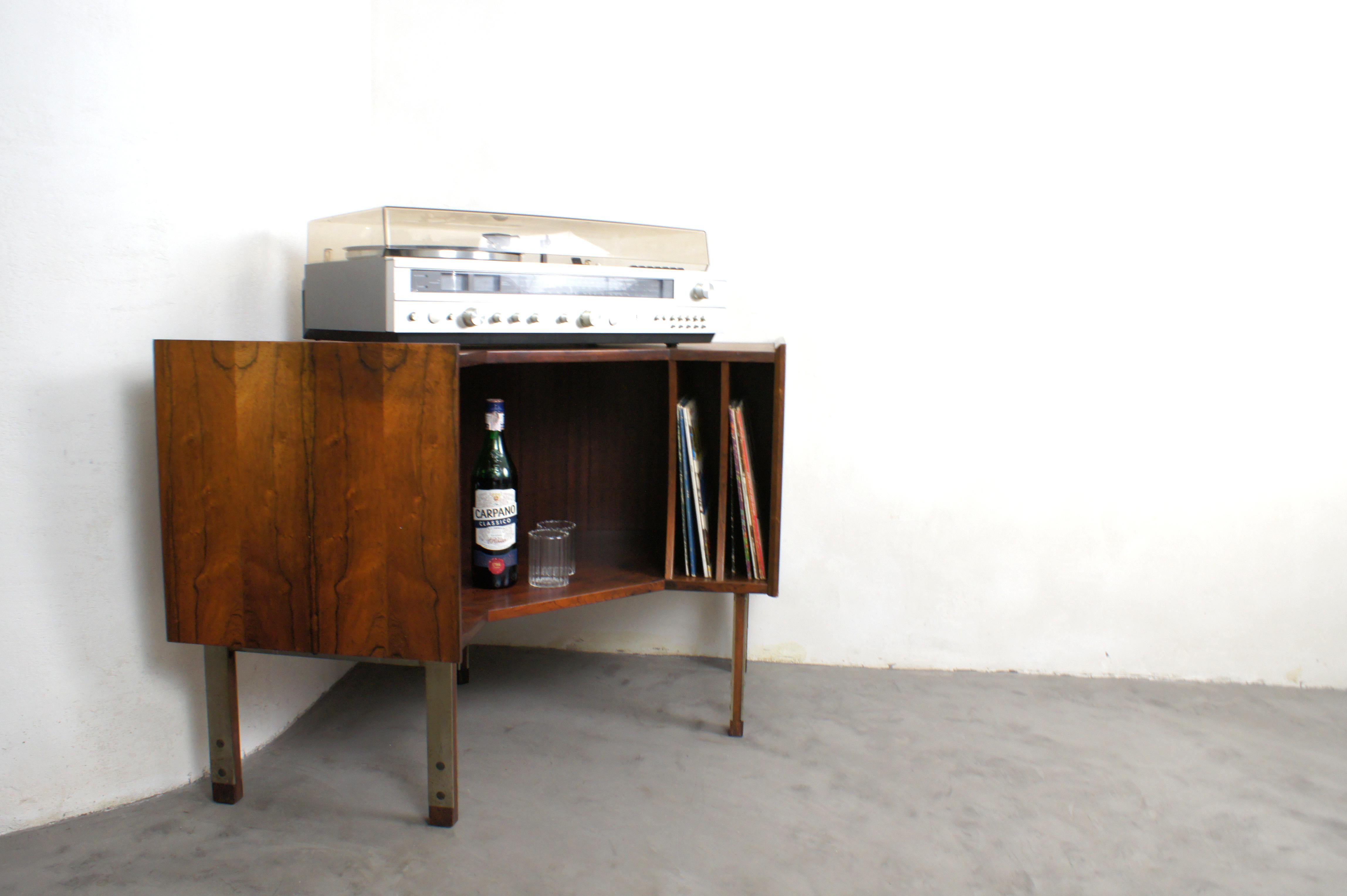 Italian-made corner bar-stereo cabinet from the 1960s.

Side space underneath for vinyl storage, interesting top shape suitable for accommodating Hi-Fi playback systems, storage space underneath perfect for bar use.
The shape of the cabinet makes it