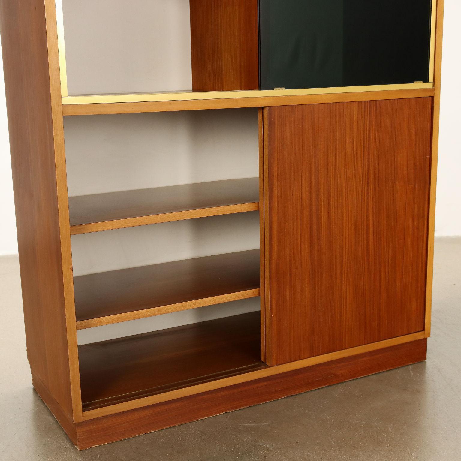 1960er Jahre Schrank mit Schiebetüren (Furnier) im Angebot