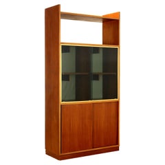 Armoire des années 1960 avec portes coulissantes