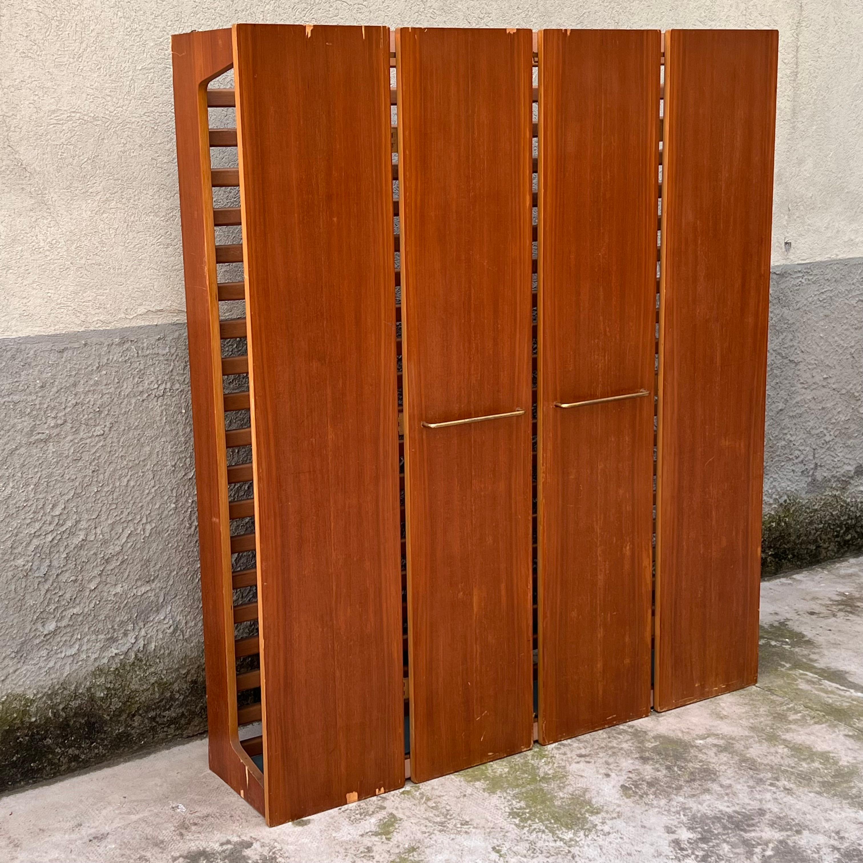 Italian Mobile Appendiabiti con Ante a Libro - Eugenia Alberti Reggio - Italia - Anni 50 For Sale