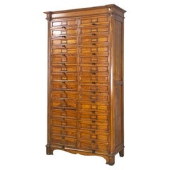 Moderner italienischer Archivschrank aus Nussbaumholz mit Messingdetails, 1940er Jahre