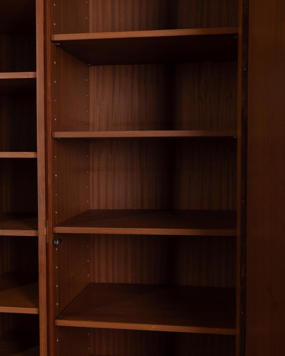 Mobile armadio in legno a due ante con tessuto, design Italiano, anni '60 en Bueno estado para la venta en None, IT