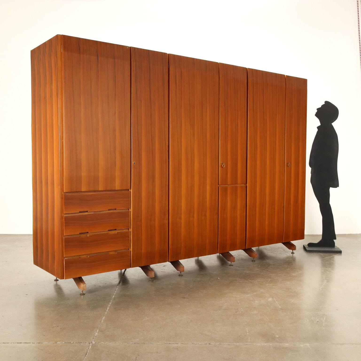 Cabinet with hinged doors and exposed side drawers, mahogany veneer wood, legs with adjustable feet. 