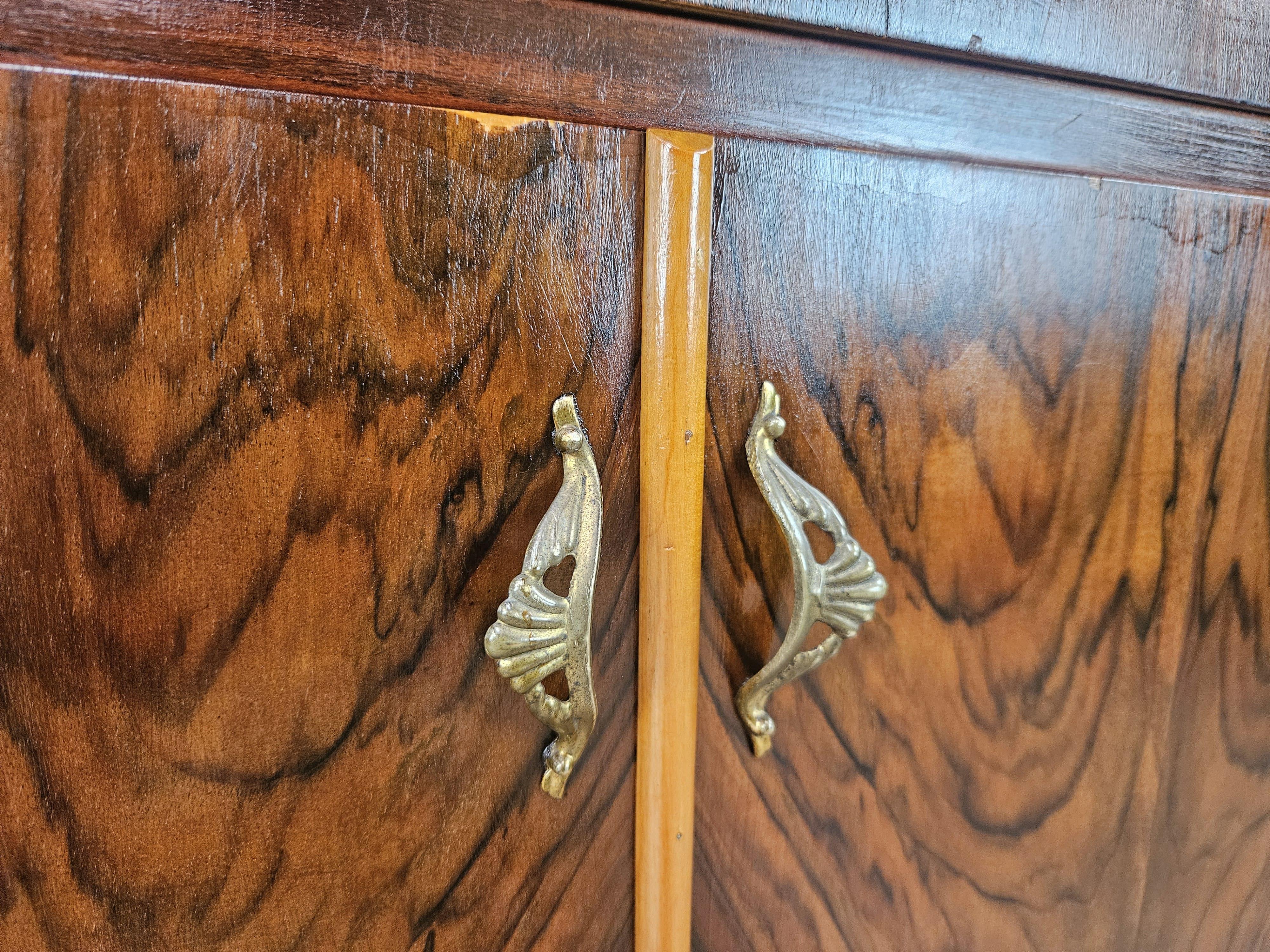1950s Art Deco cabinet in mahogany burl with white marble top For Sale 5