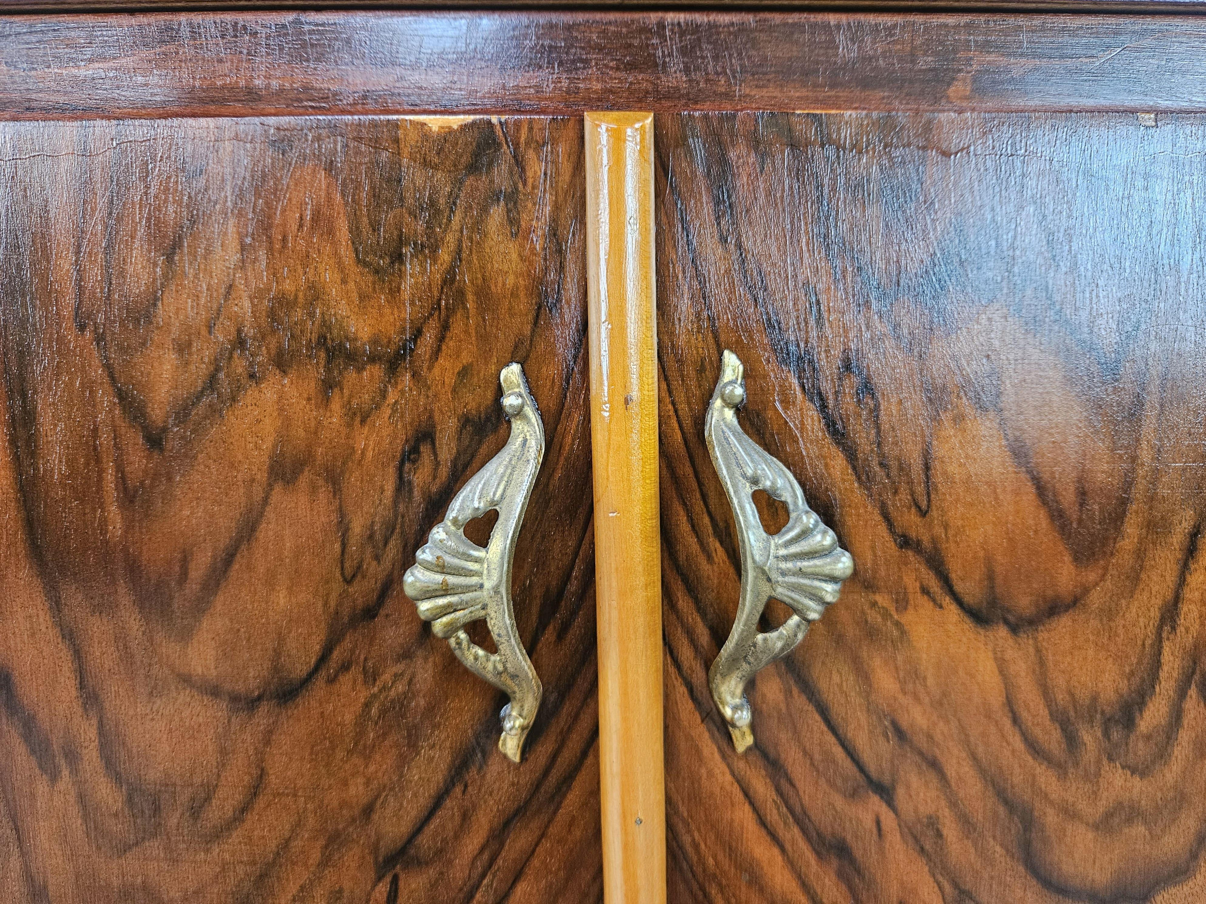 1950s Art Deco cabinet in mahogany burl with white marble top For Sale 6
