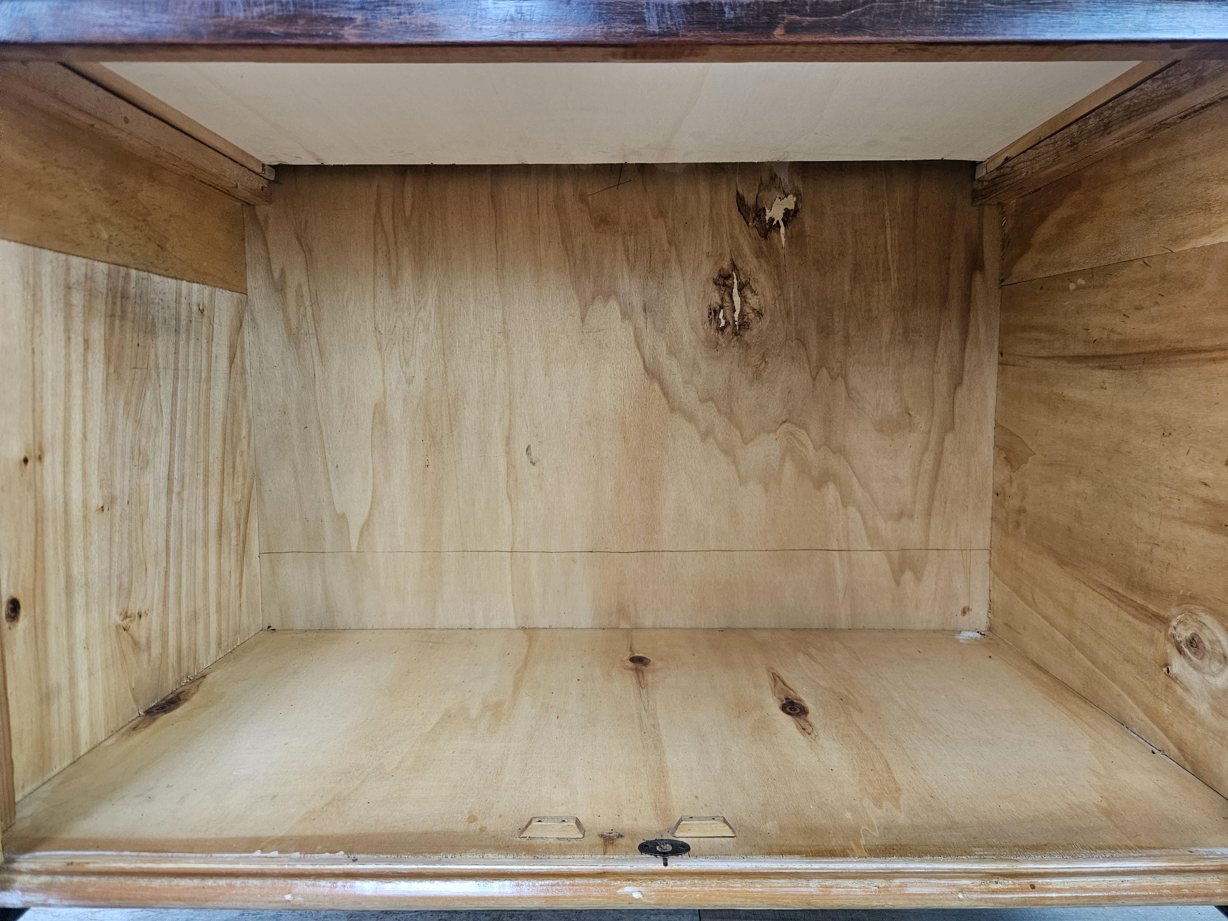 1950s Art Deco cabinet in mahogany burl with white marble top For Sale 10