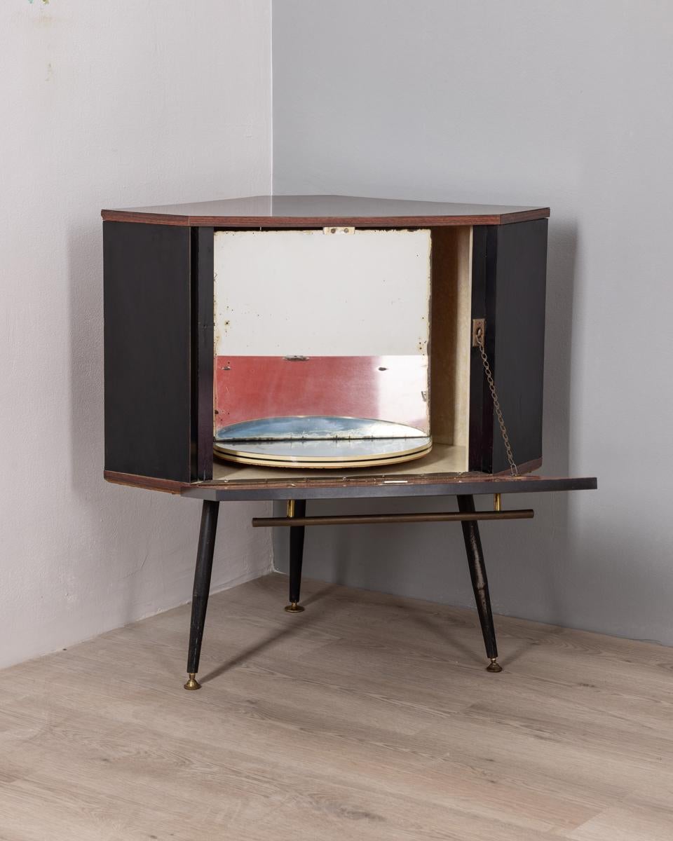 Mid-Century Modern Meuble de bar d'angle en bois vintage des années 1960, design italien en vente