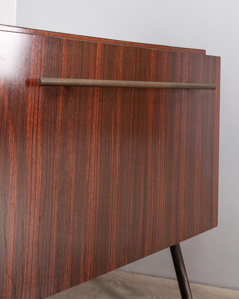 Mid-20th Century Meuble de bar d'angle en bois vintage des années 1960, design italien en vente