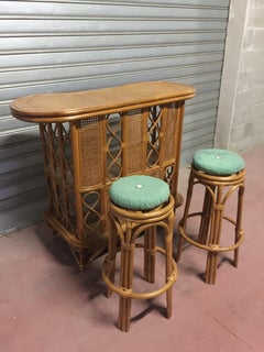 Mobile Bar and 2 Seats
