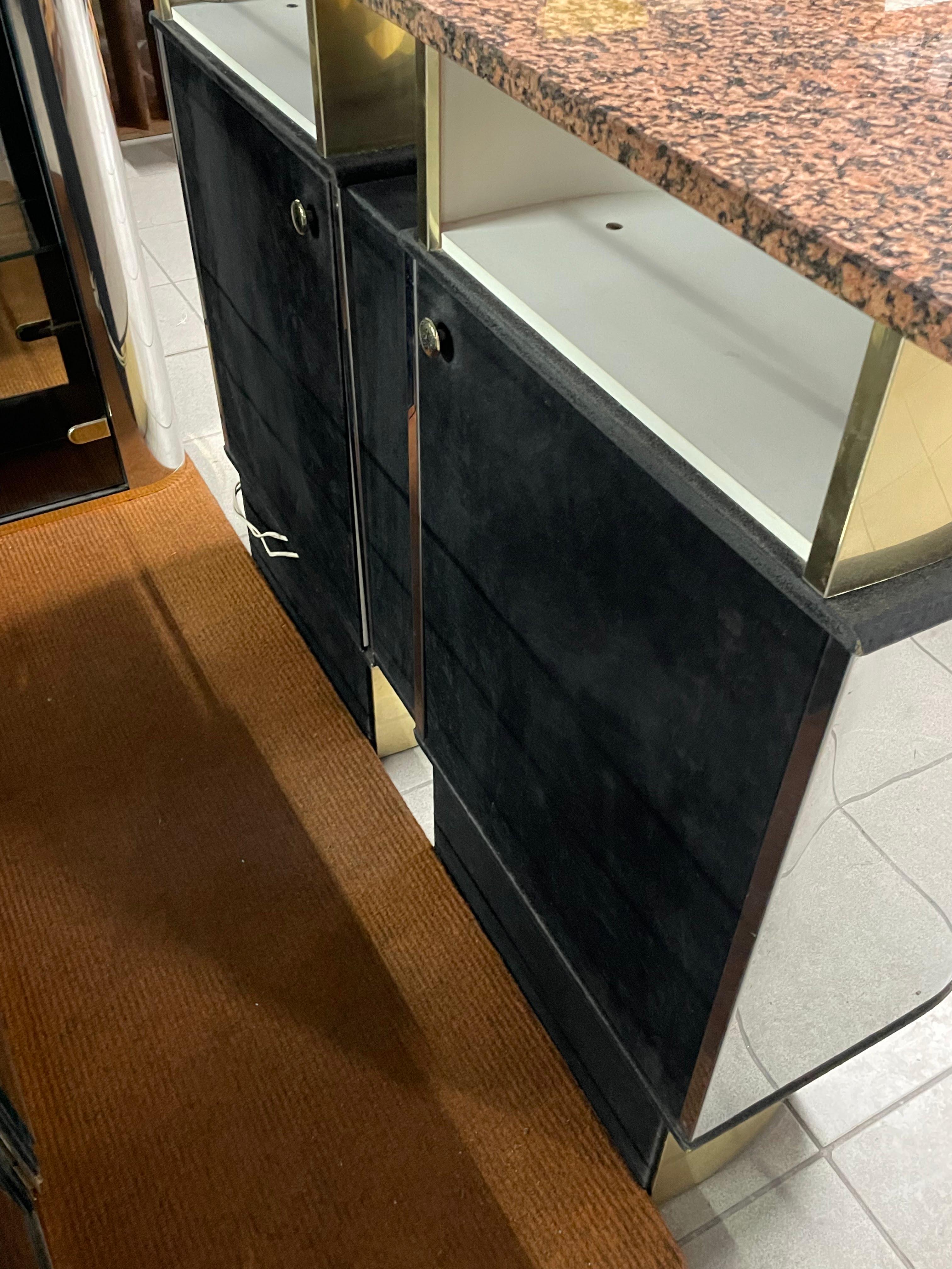 70s - 80s bar cabinet of Italian manufacture For Sale 9
