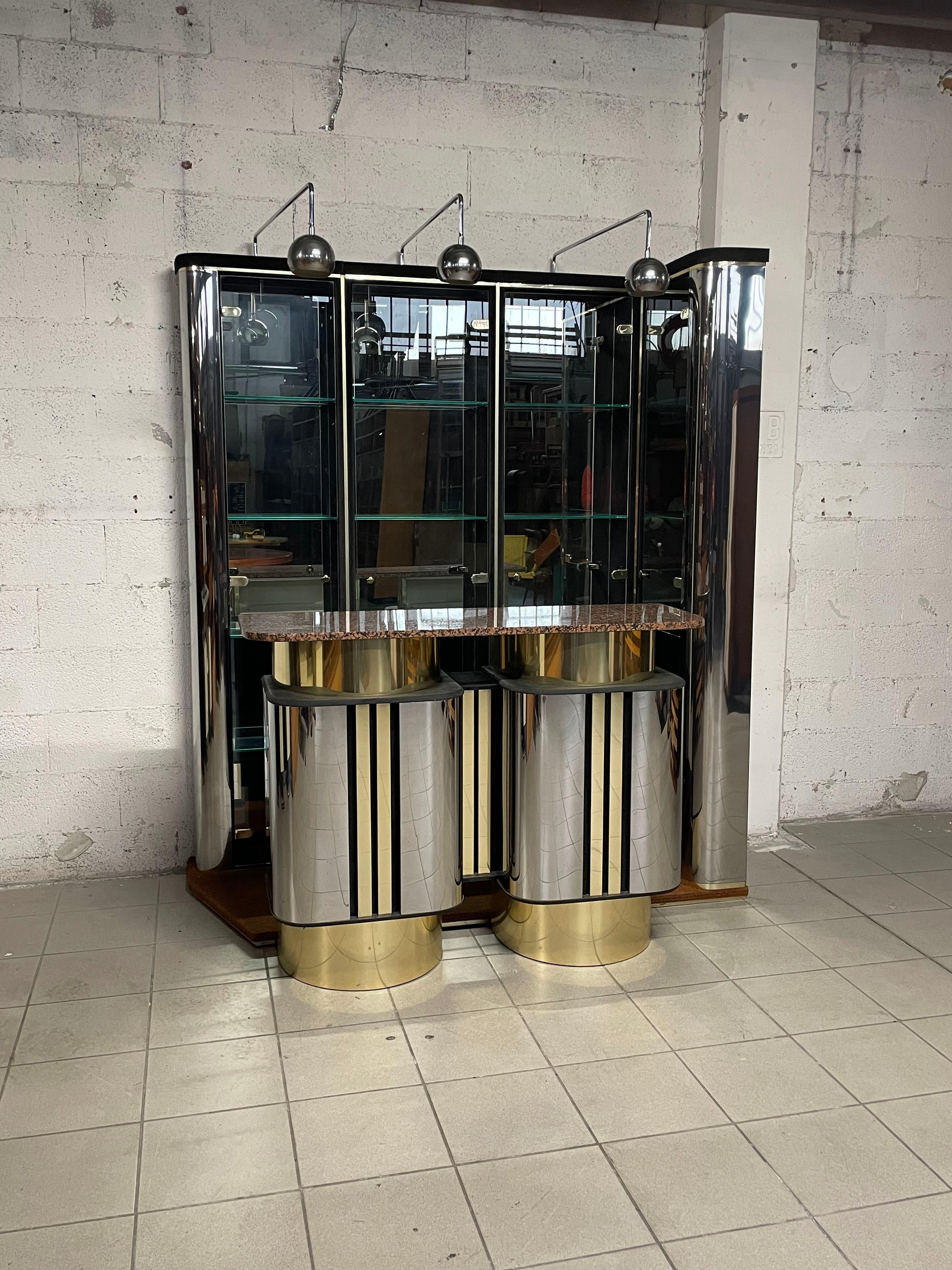 70s - 80s bar cabinet of Italian manufacture For Sale 11