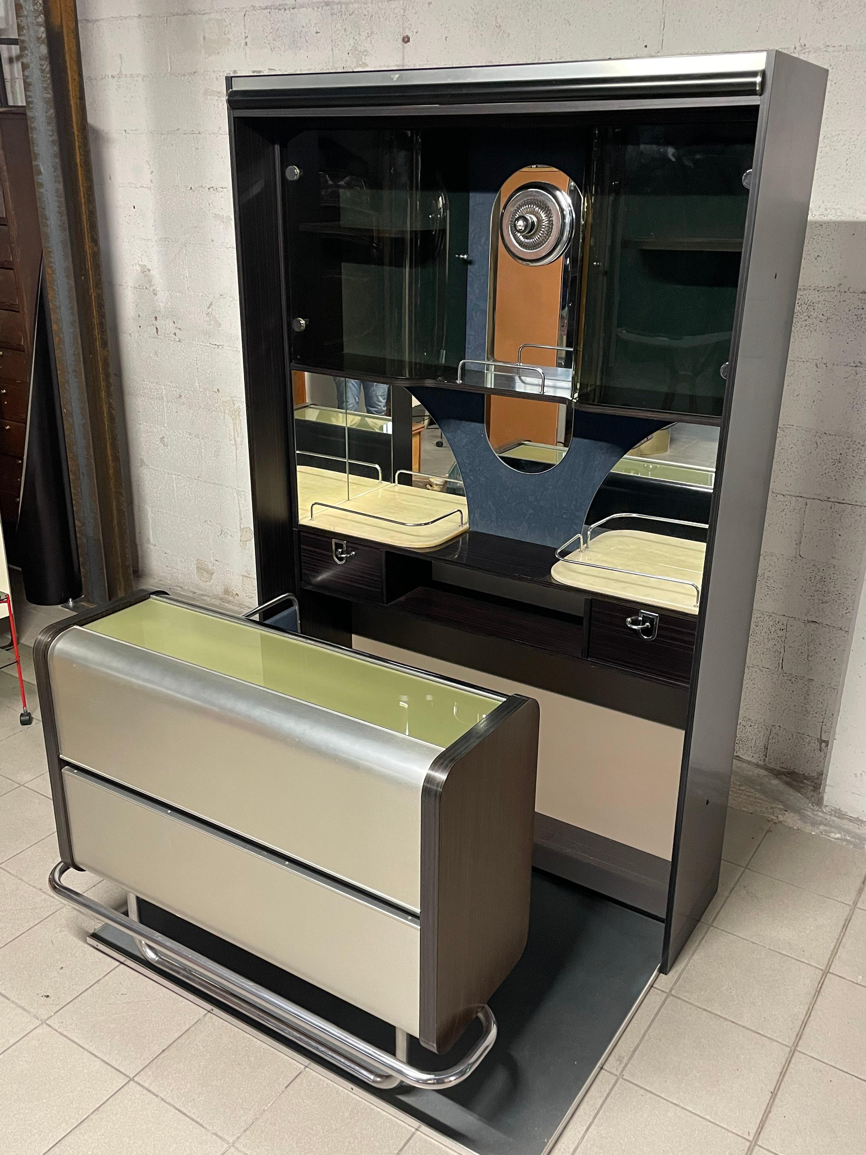 Metal 70s bar cabinet For Sale