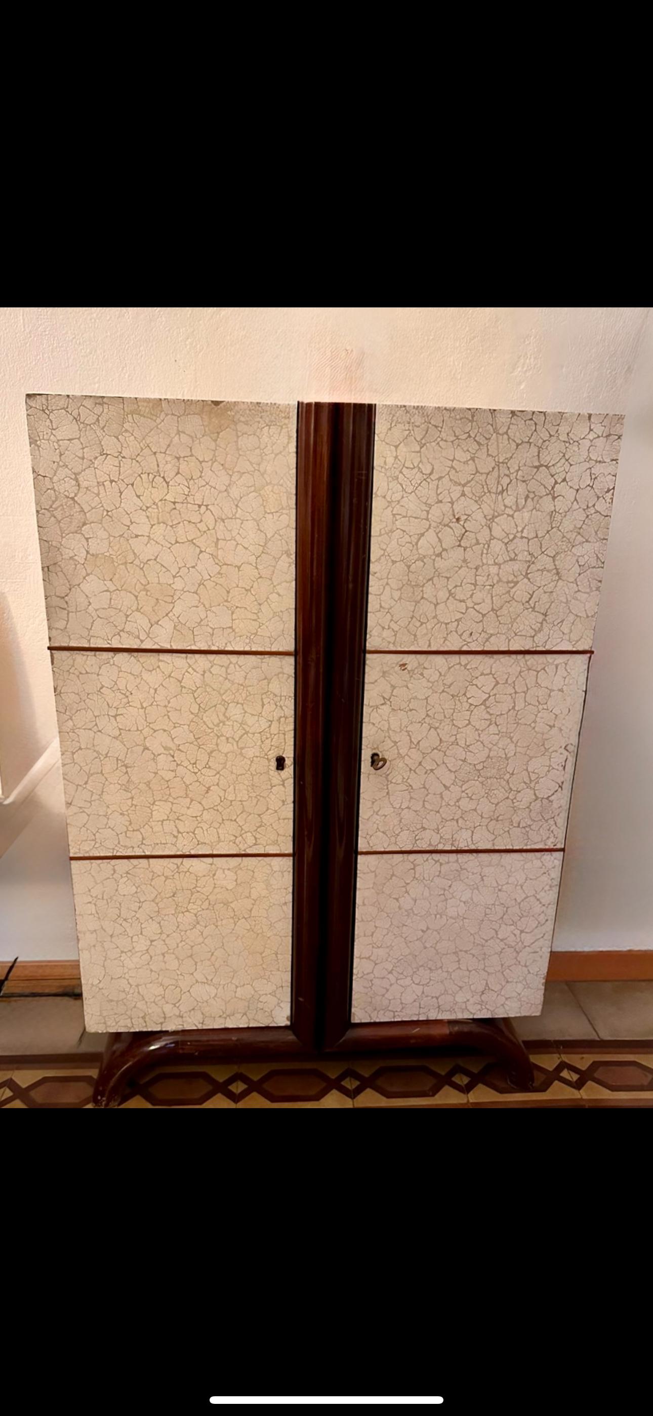 Mueble bar de Aldo Tura en cáscara de huevo, palisandro, arce, latón y cristal Moderno de mediados de siglo en venta