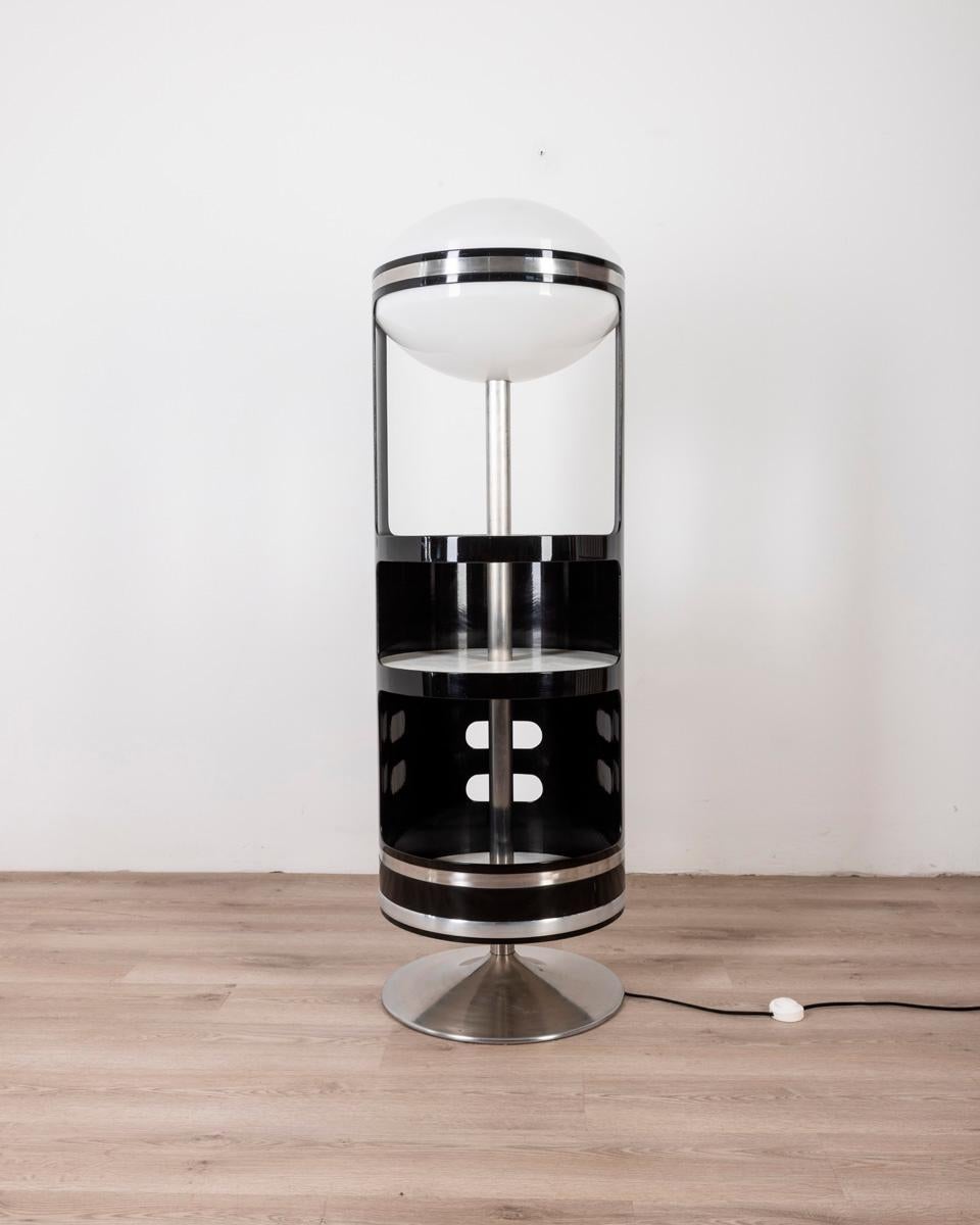 Drehbarer Barschrank mit Lampe 1960er vintage italienisches Design im Zustand „Gut“ in None, IT