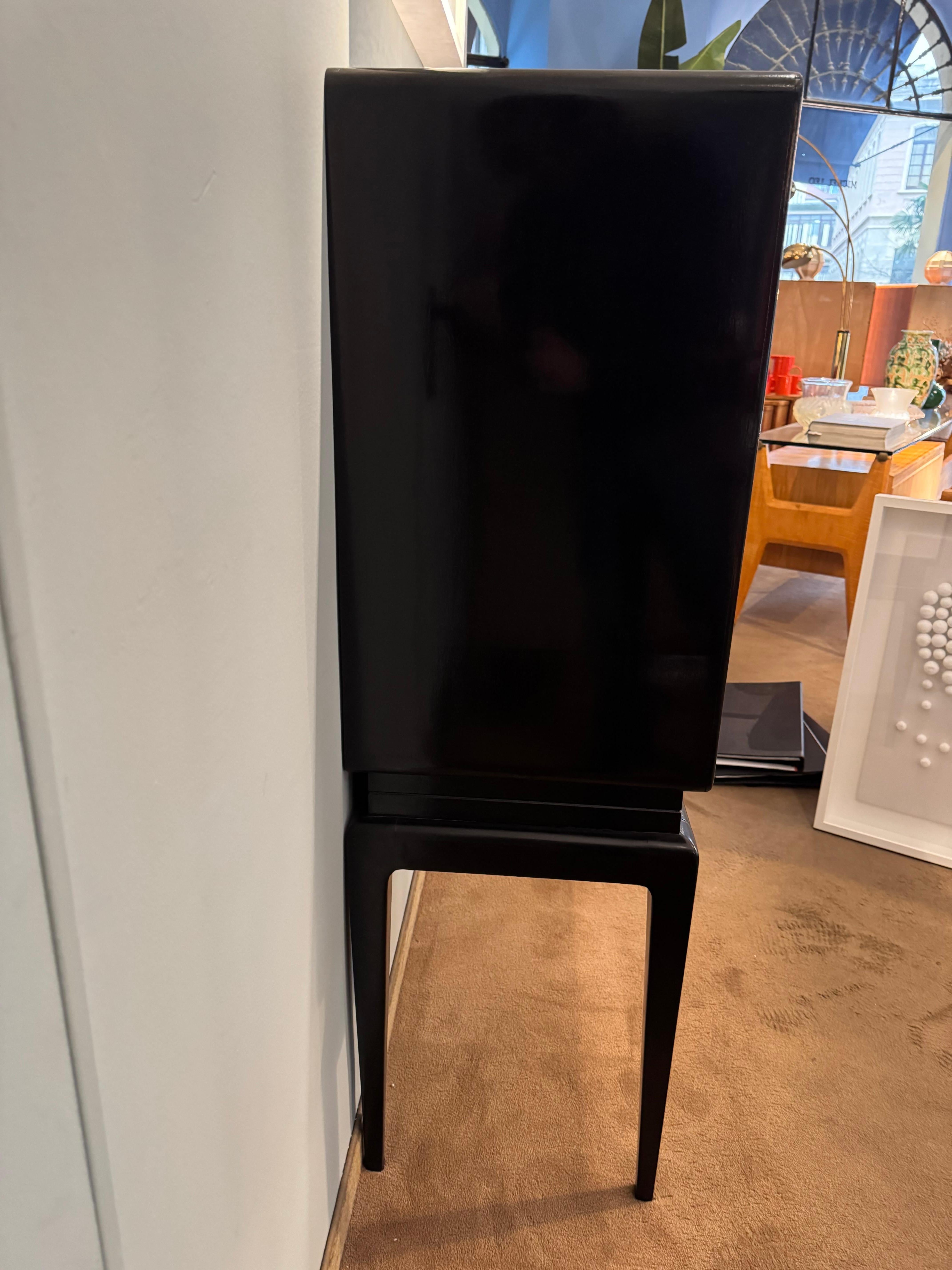 Parchment and ebonized wood bar cabinet In Good Condition For Sale In Milan, IT