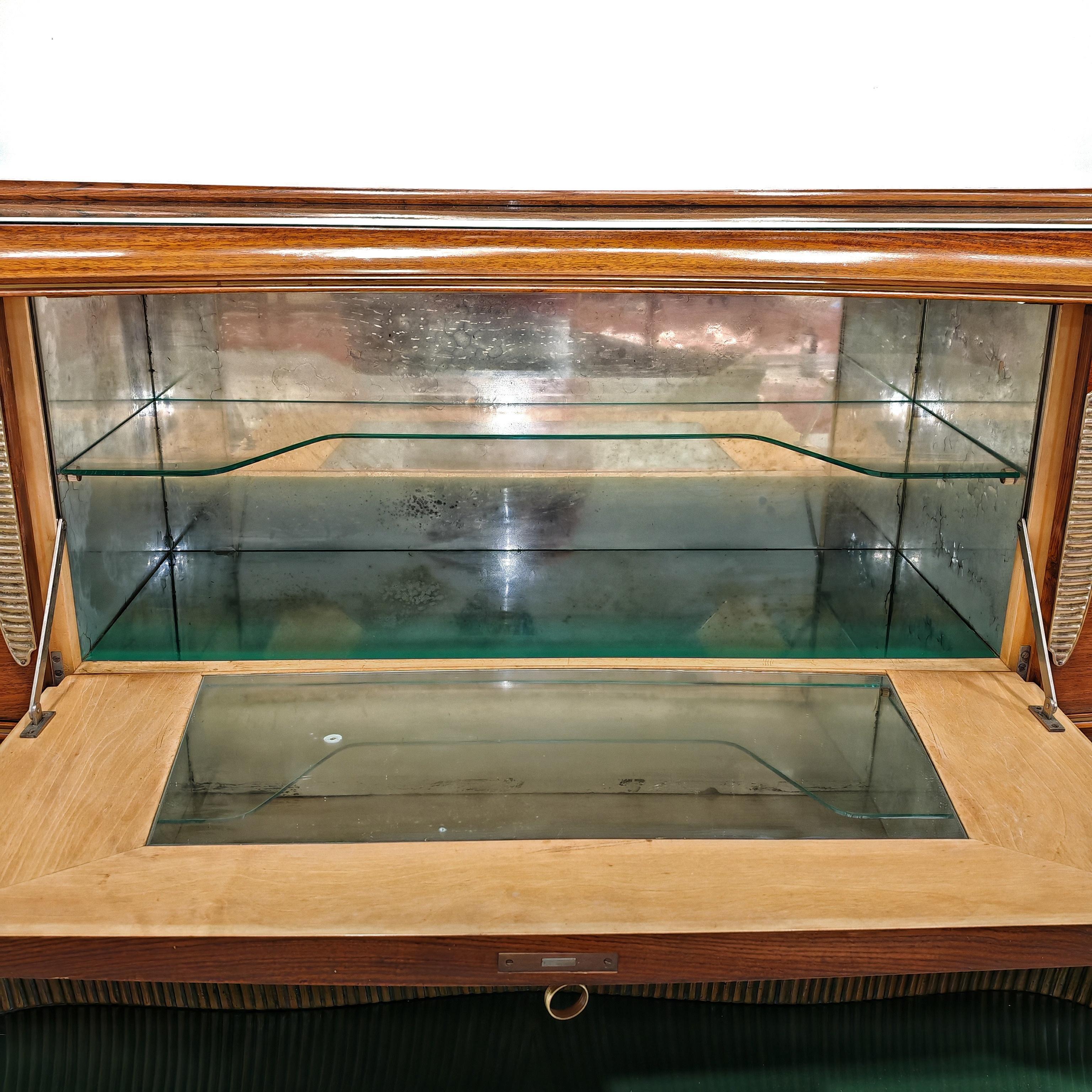 Italian-made Deco-style bar cabinet by Vittorio Dassi 1940s-50s For Sale 7