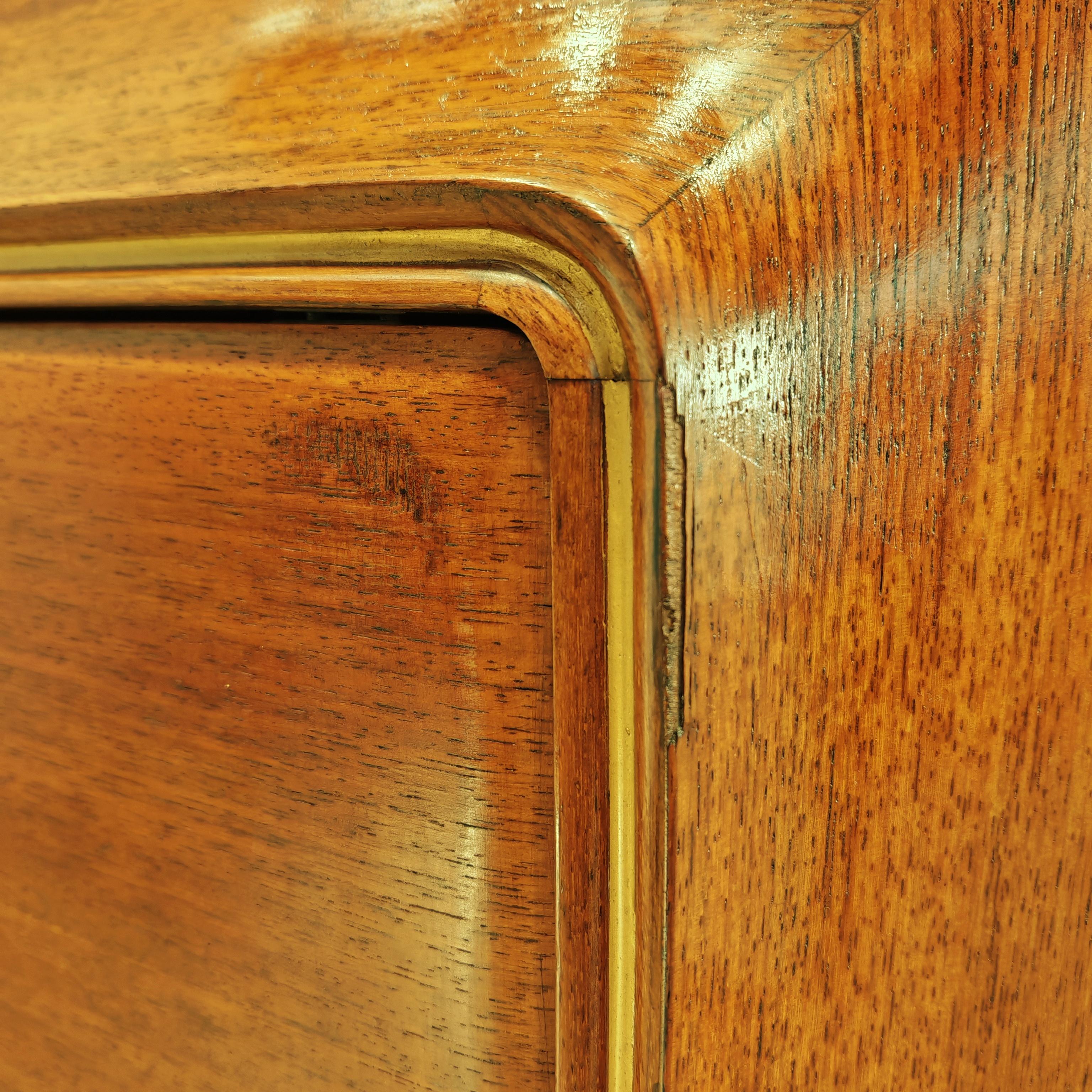 Italian-made Deco-style bar cabinet by Vittorio Dassi 1940s-50s For Sale 11