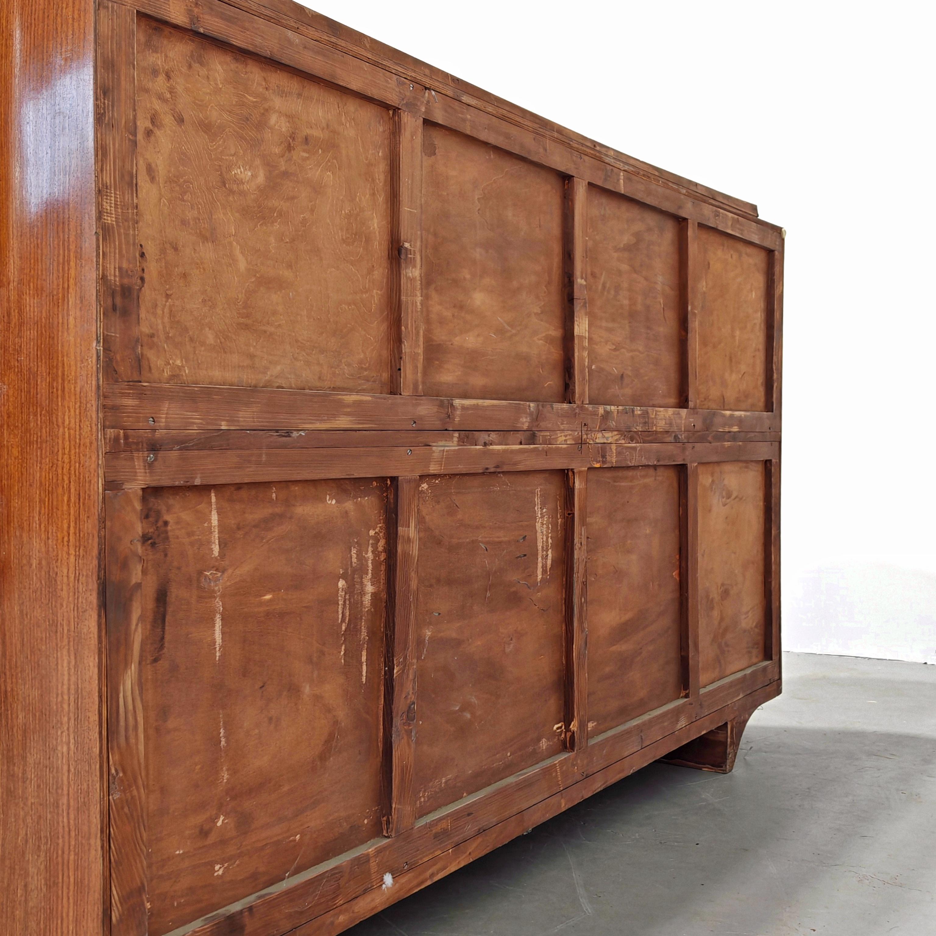 Italian-made Deco-style bar cabinet by Vittorio Dassi 1940s-50s For Sale 12