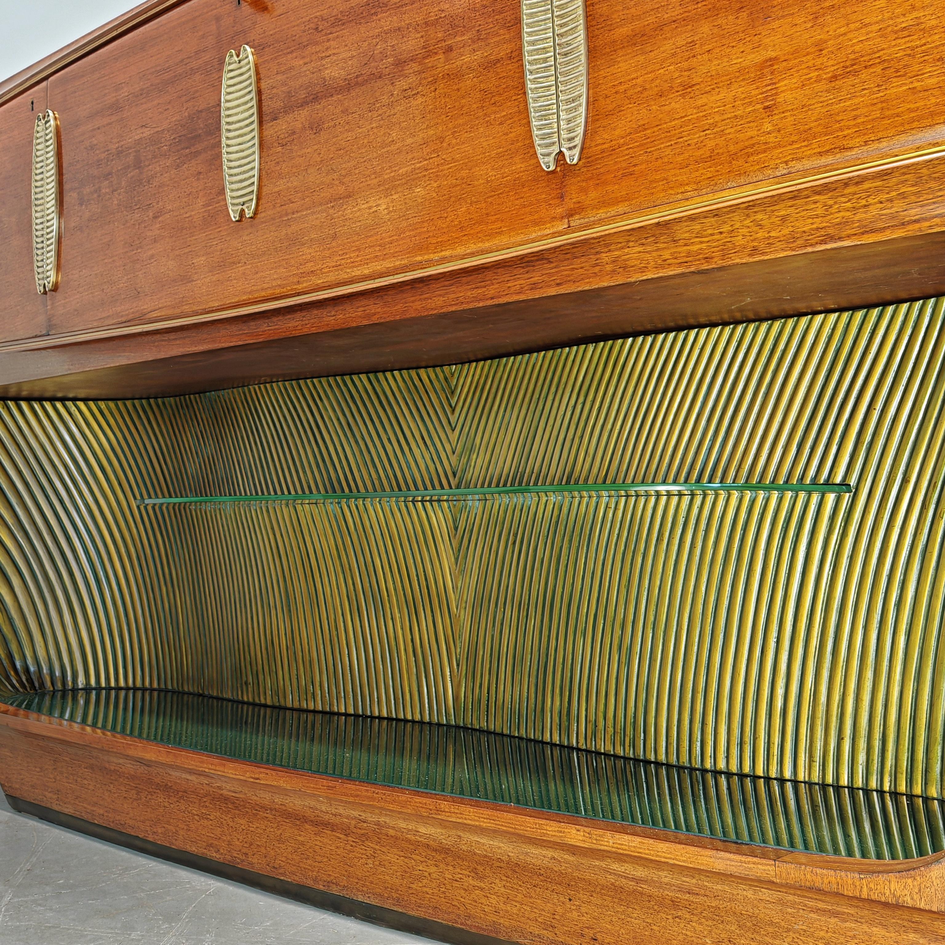 Mid-Century Modern Italian-made Deco-style bar cabinet by Vittorio Dassi 1940s-50s For Sale