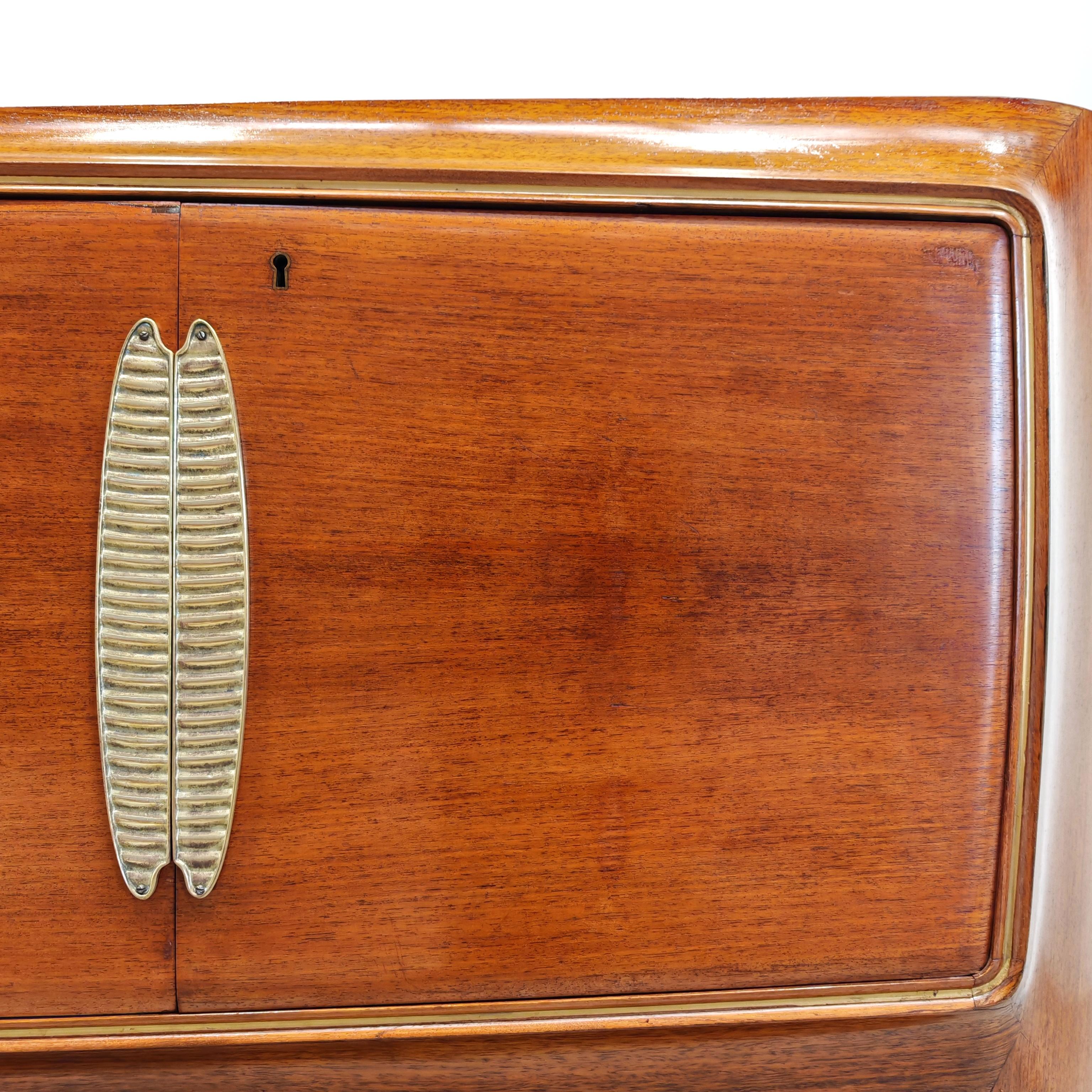 Italian-made Deco-style bar cabinet by Vittorio Dassi 1940s-50s In Good Condition For Sale In Milano, MI