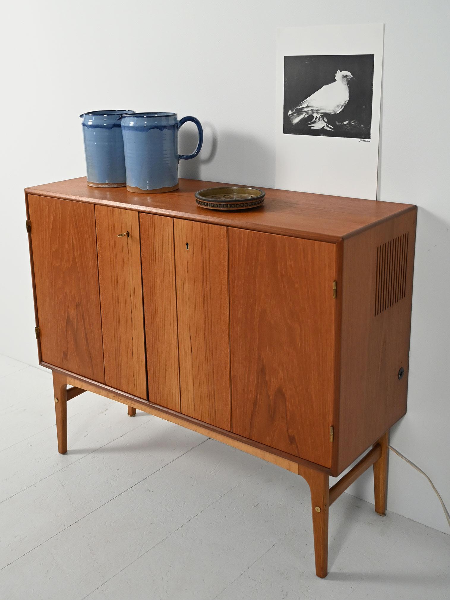 Scandinavian Modern Mobile bar scandinavo anni ’50 in teak For Sale