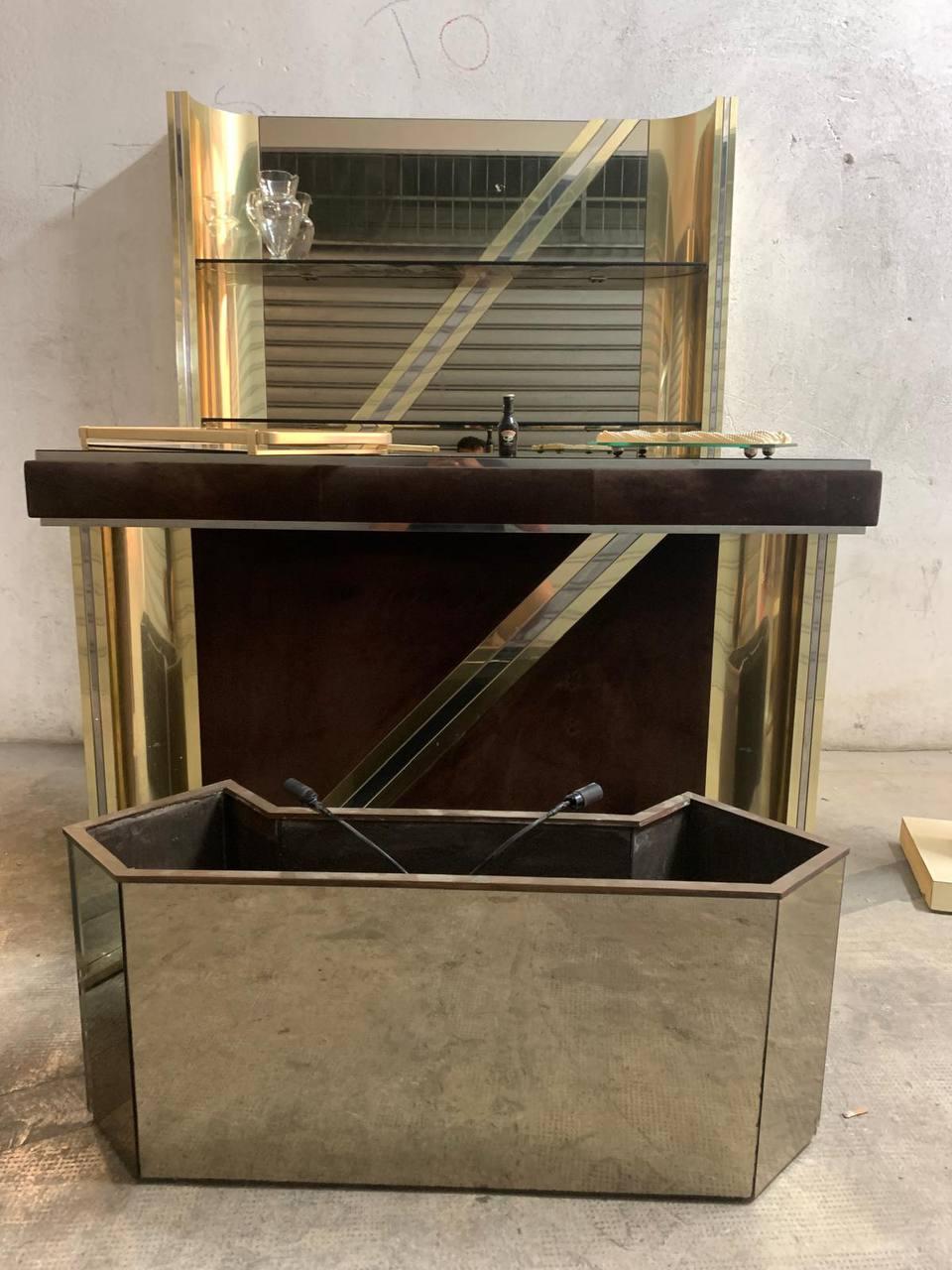 Brass Mobile Bar  vintage Hollywood Regency set from the 1970s. For Sale